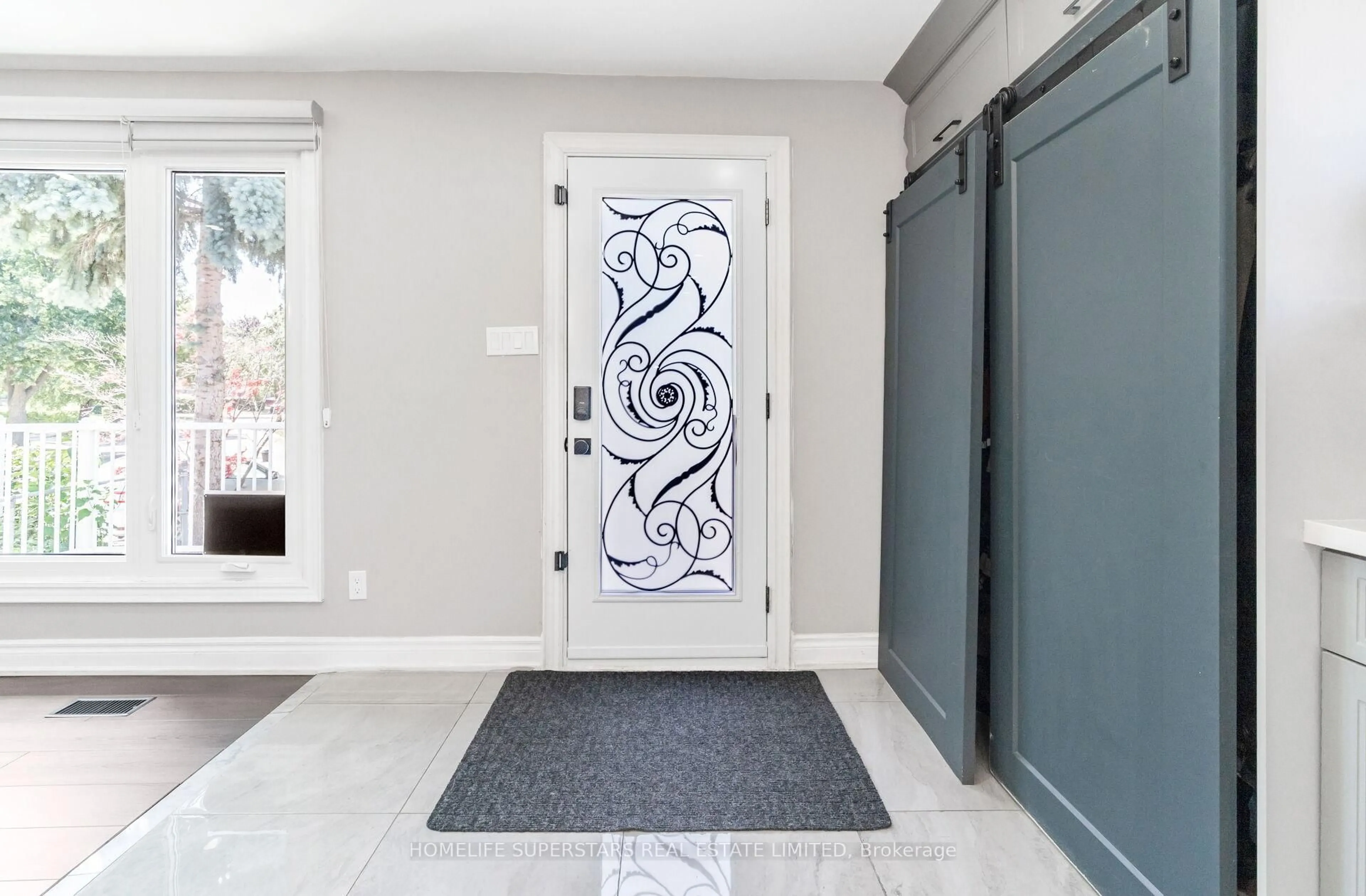 Indoor entryway for 35 Burtonwood Cres, Toronto Ontario M9V 3L9