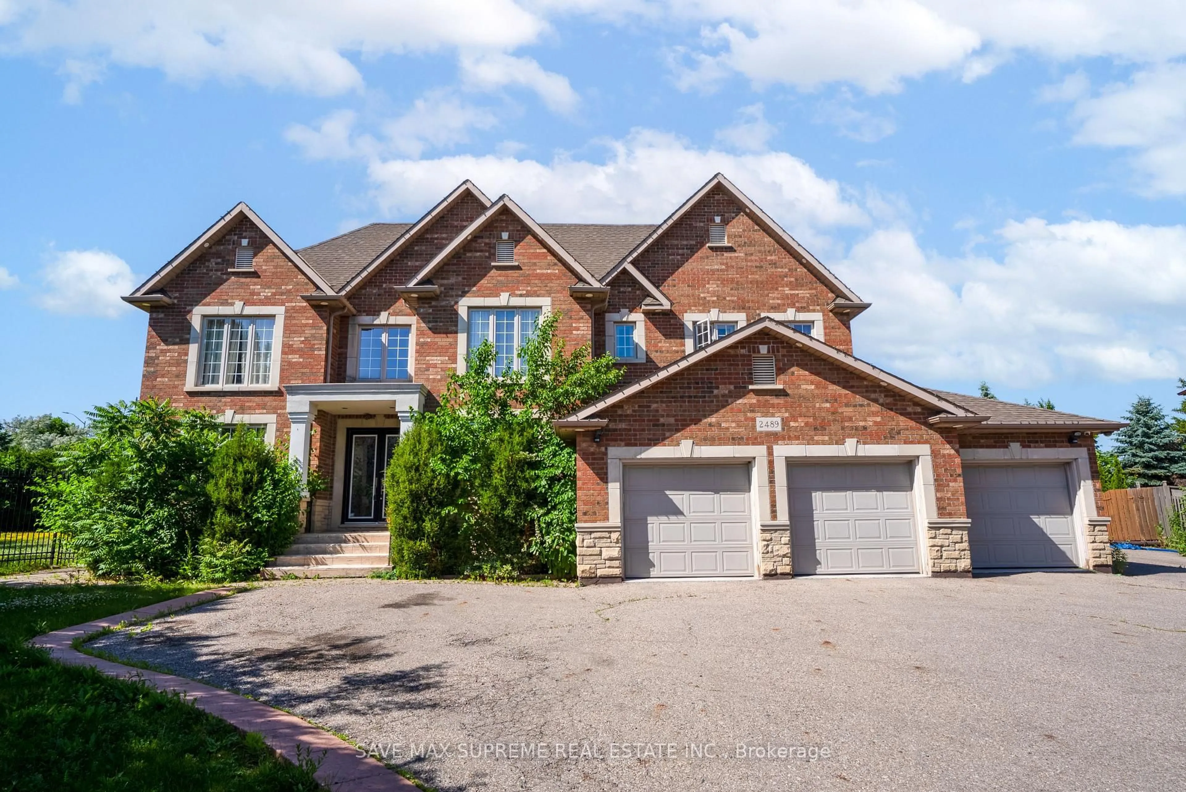 Home with brick exterior material, street for 2489 Olinda Crt, Mississauga Ontario L5C 4P5