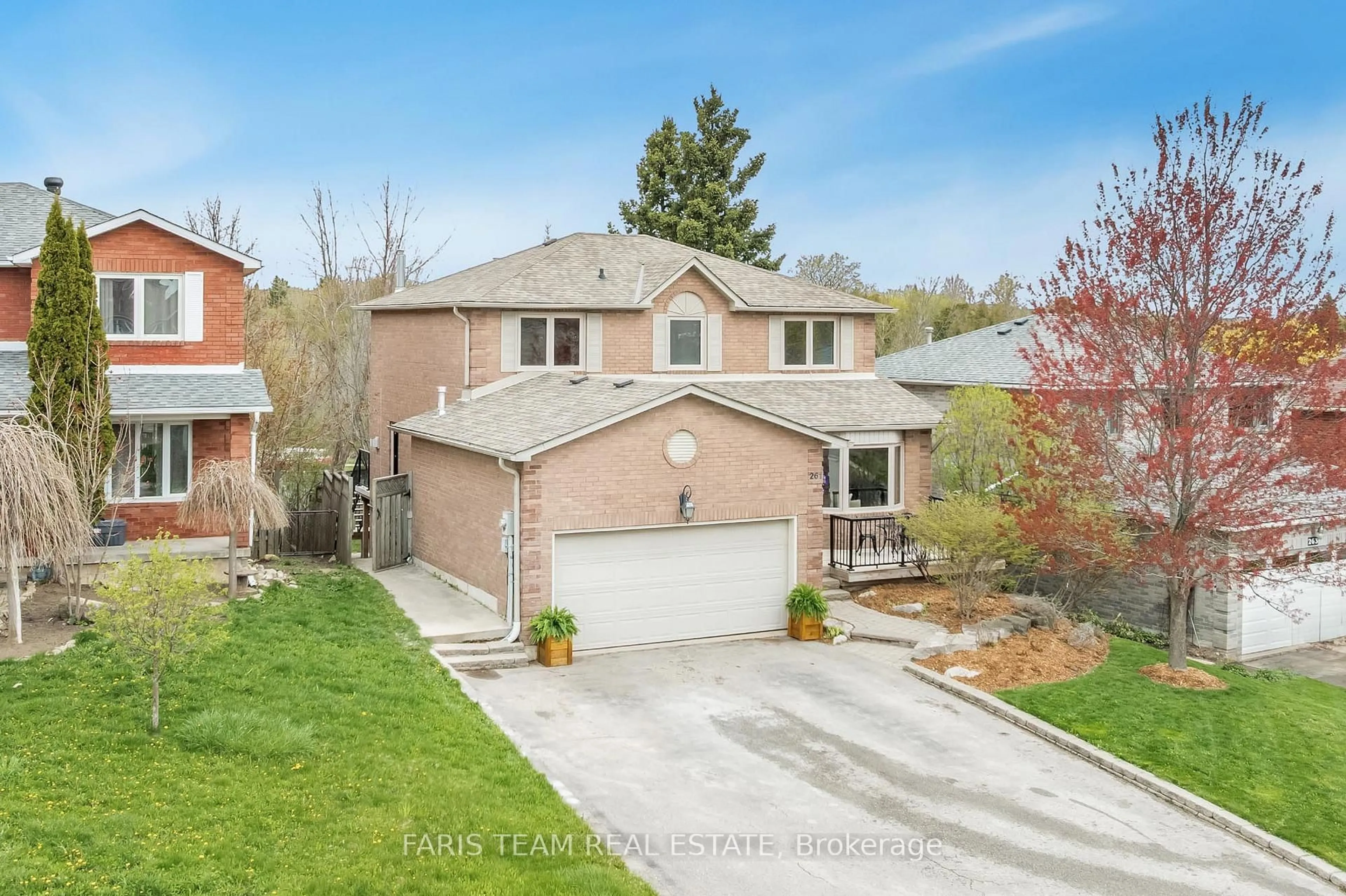 A pic from outside/outdoor area/front of a property/back of a property/a pic from drone, street for 261 Edenwood Cres, Orangeville Ontario L9W 4M7