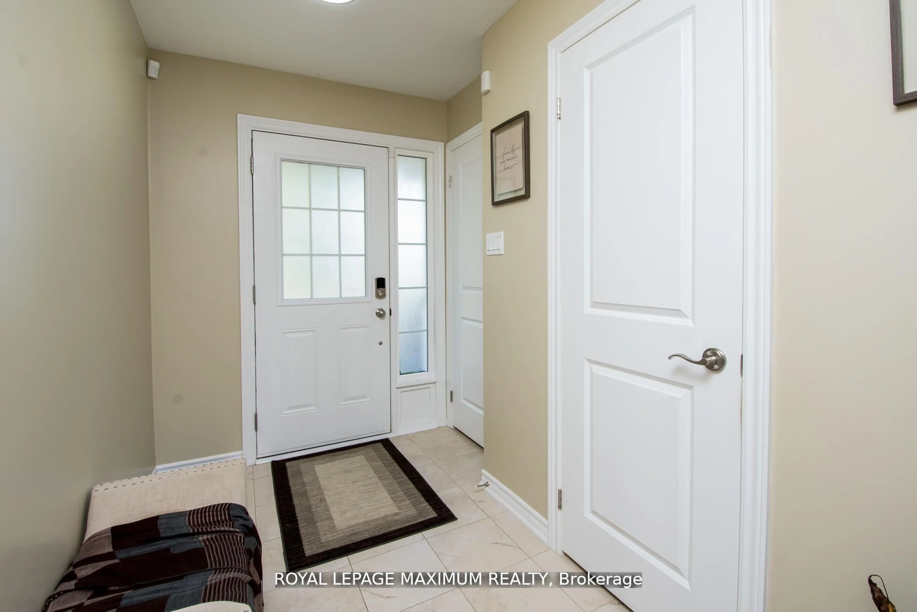 Indoor entryway for 31 Townline #8, Orangeville Ontario L9W 2K7