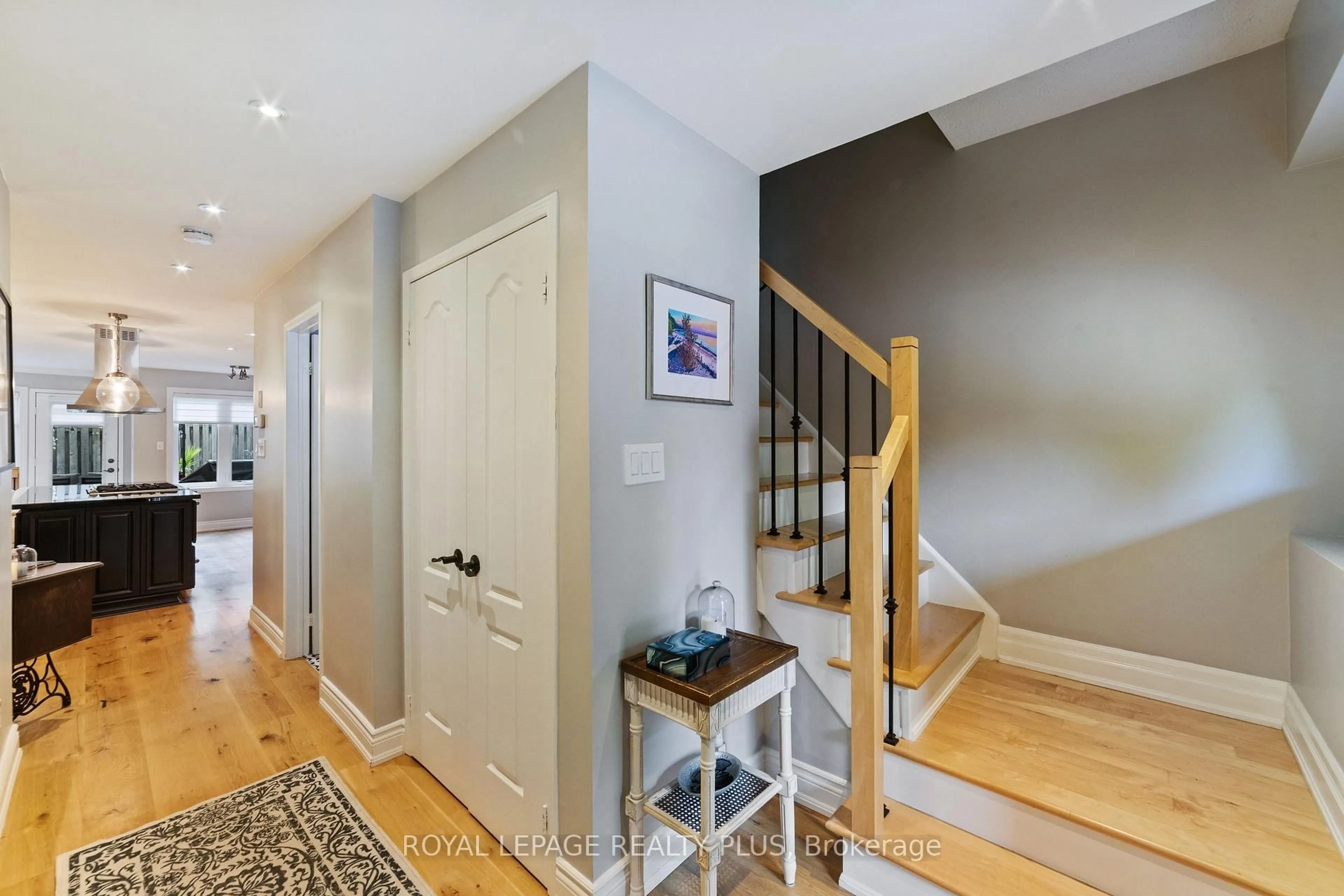 Indoor entryway for 928 Queen St #53C, Mississauga Ontario L5H 4K5