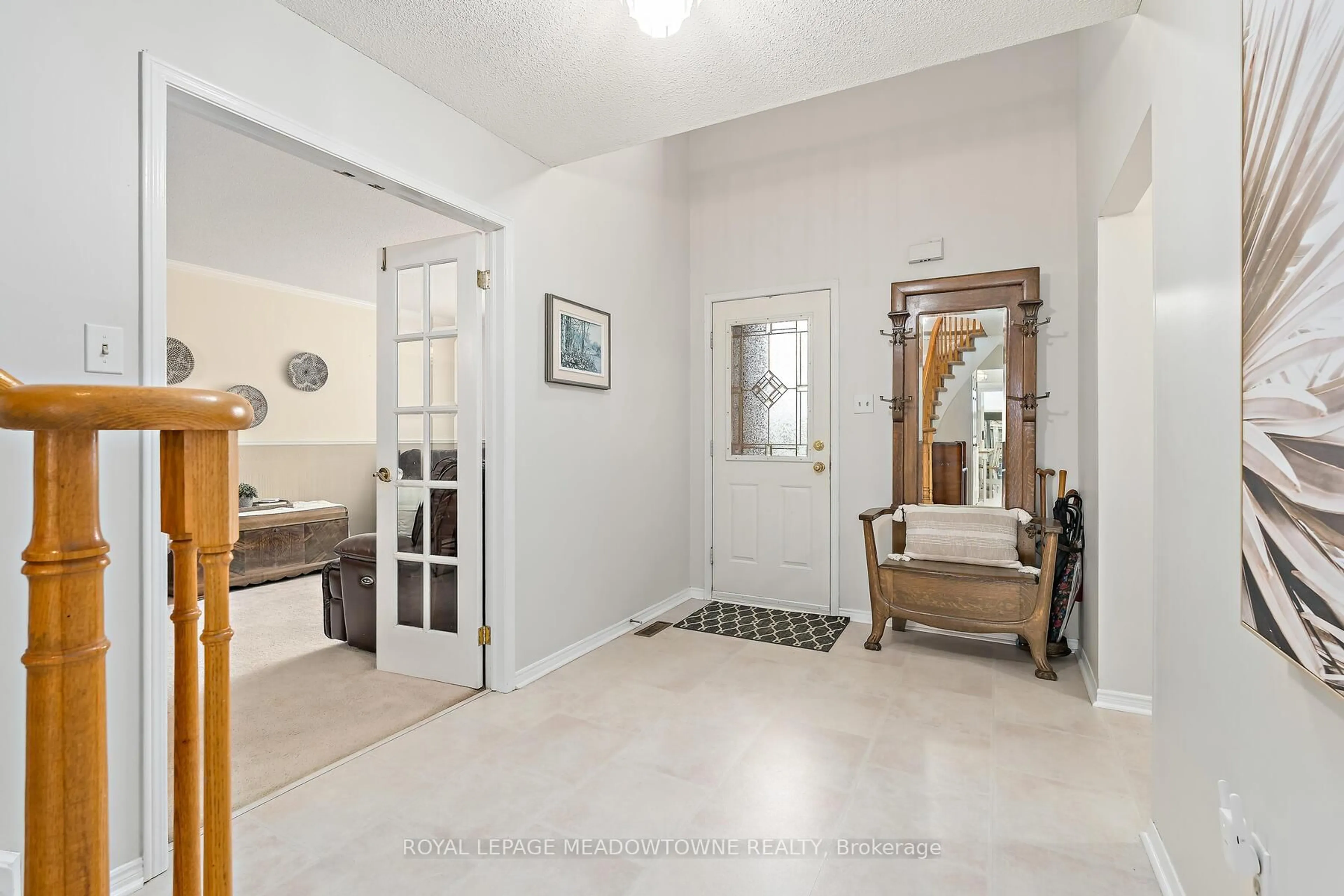 Indoor entryway for 262 Murray St, Brampton Ontario L6X 3T4