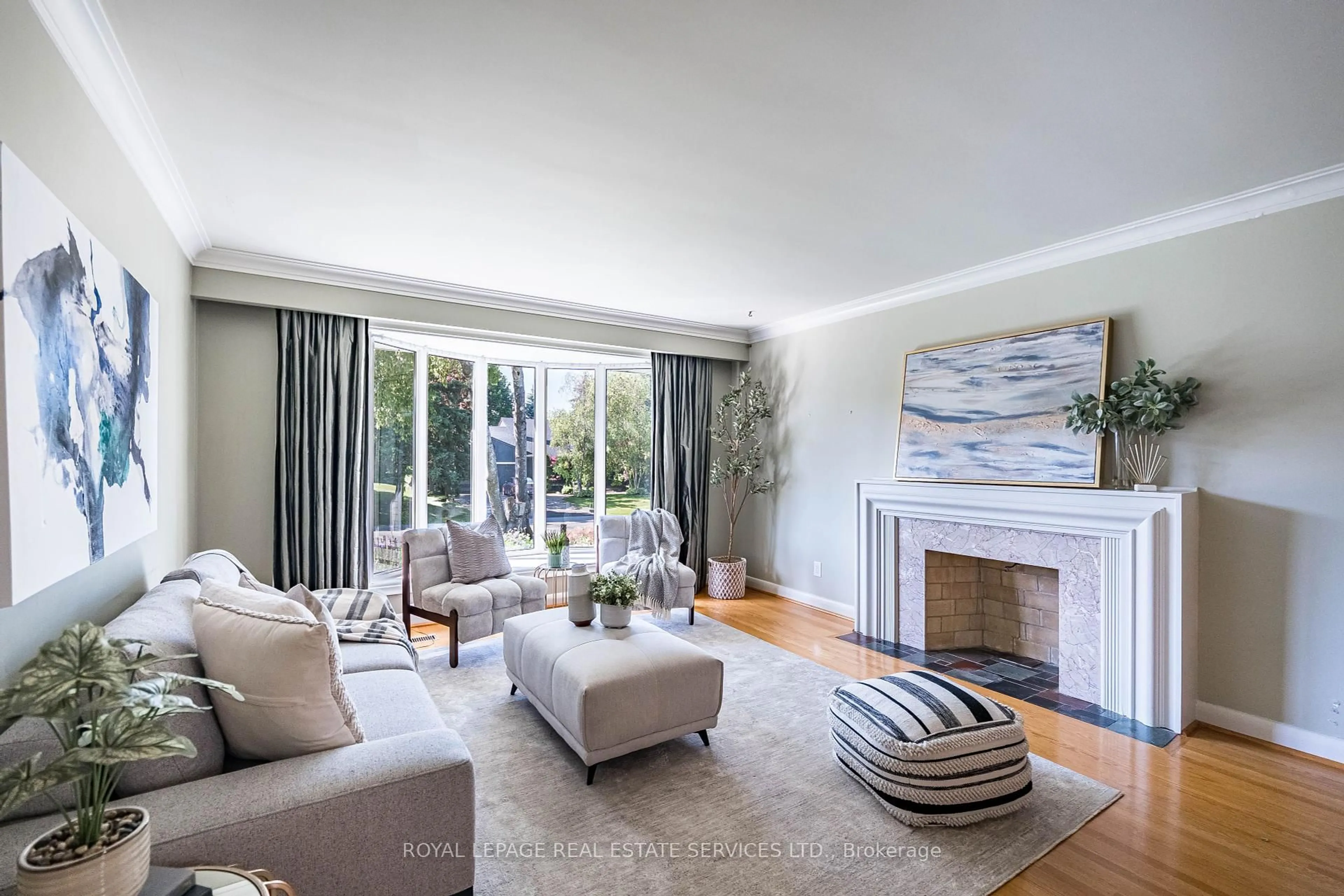 Living room with furniture, unknown for 74 Prince George Dr, Toronto Ontario M9A 1Y6