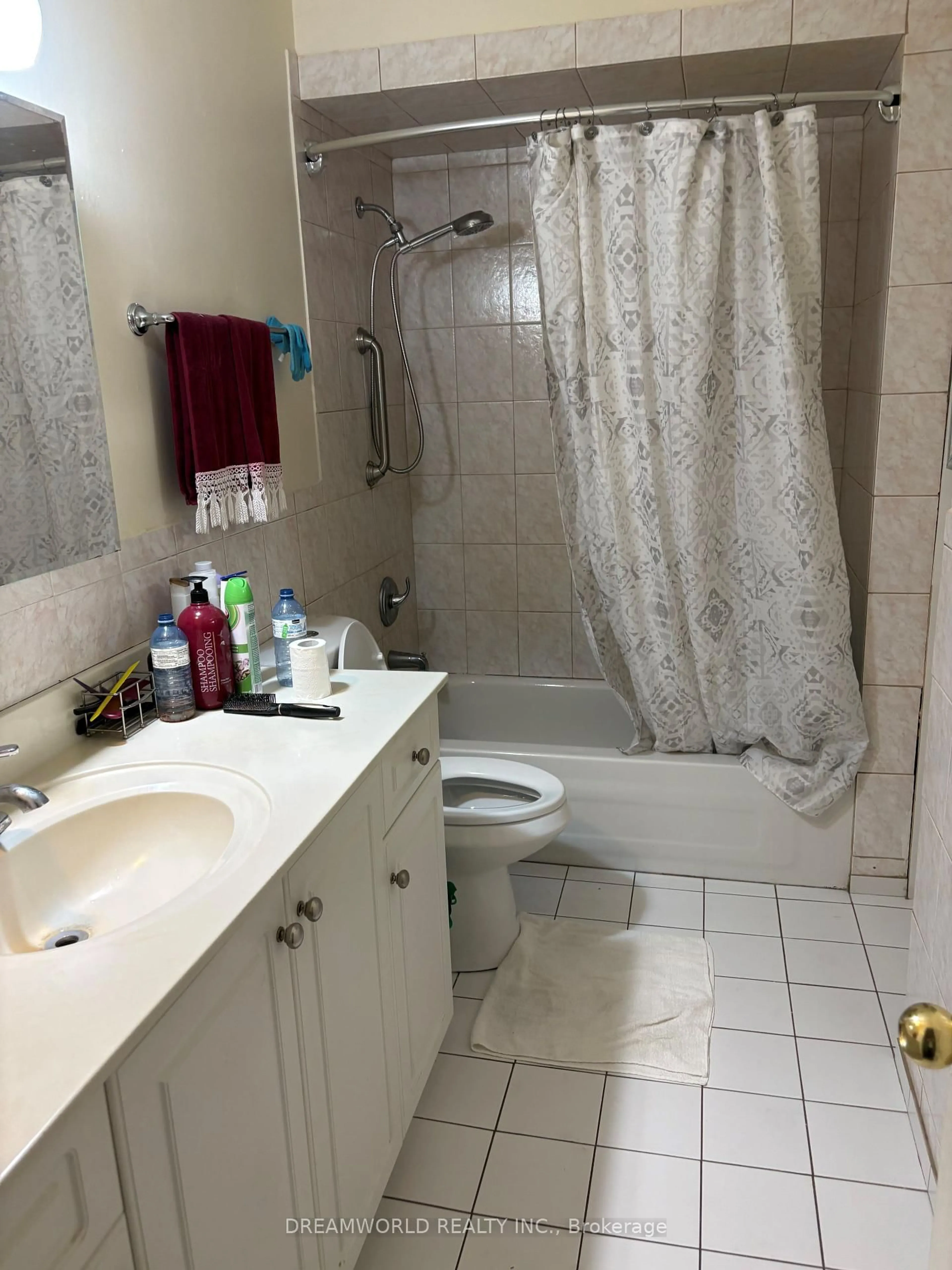 Standard bathroom, unknown for 96 Anthia Dr, Toronto Ontario M9L 1K8