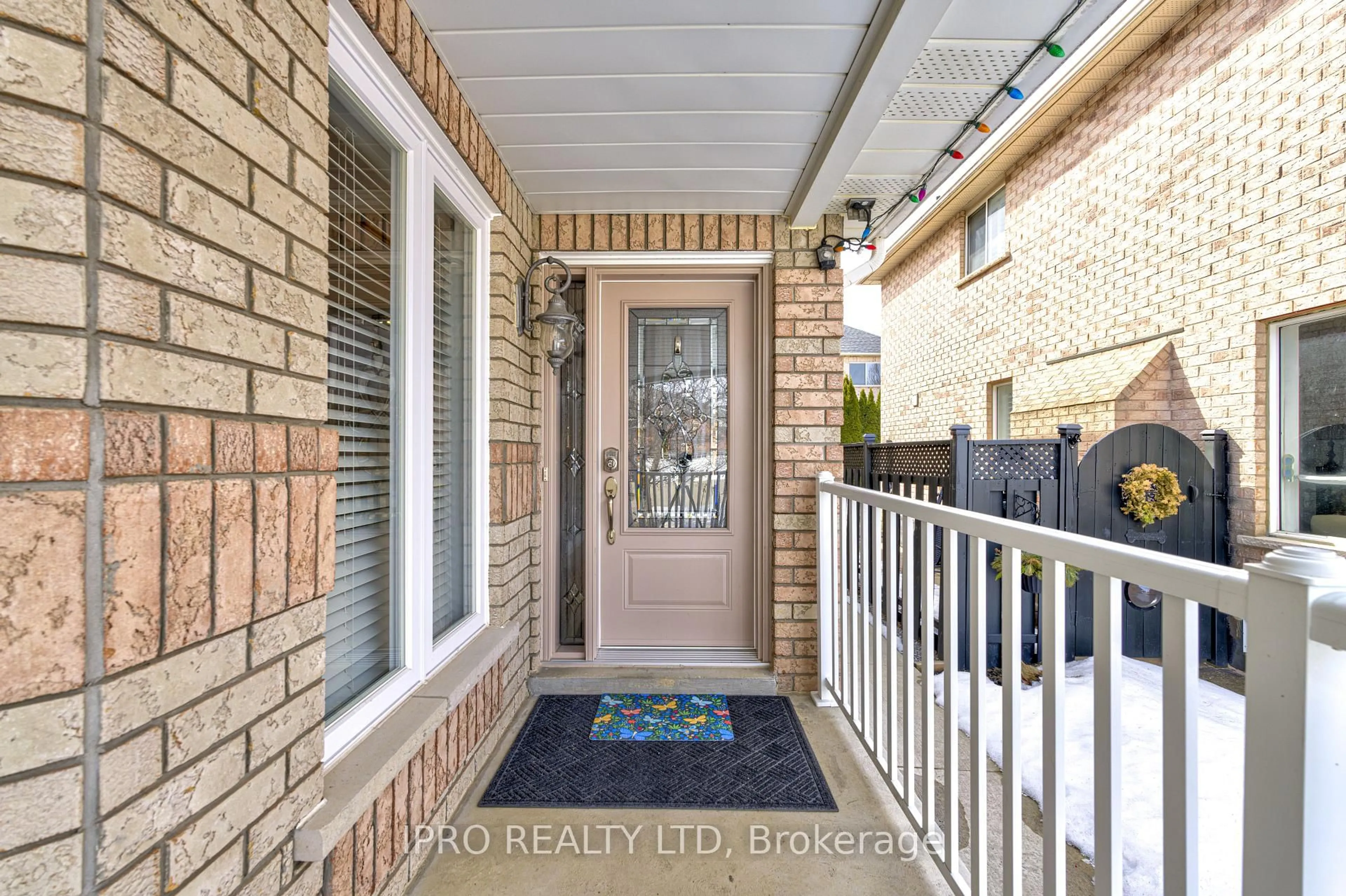 Indoor entryway for 21 Trailview Lane, Caledon Ontario L7E 2V7