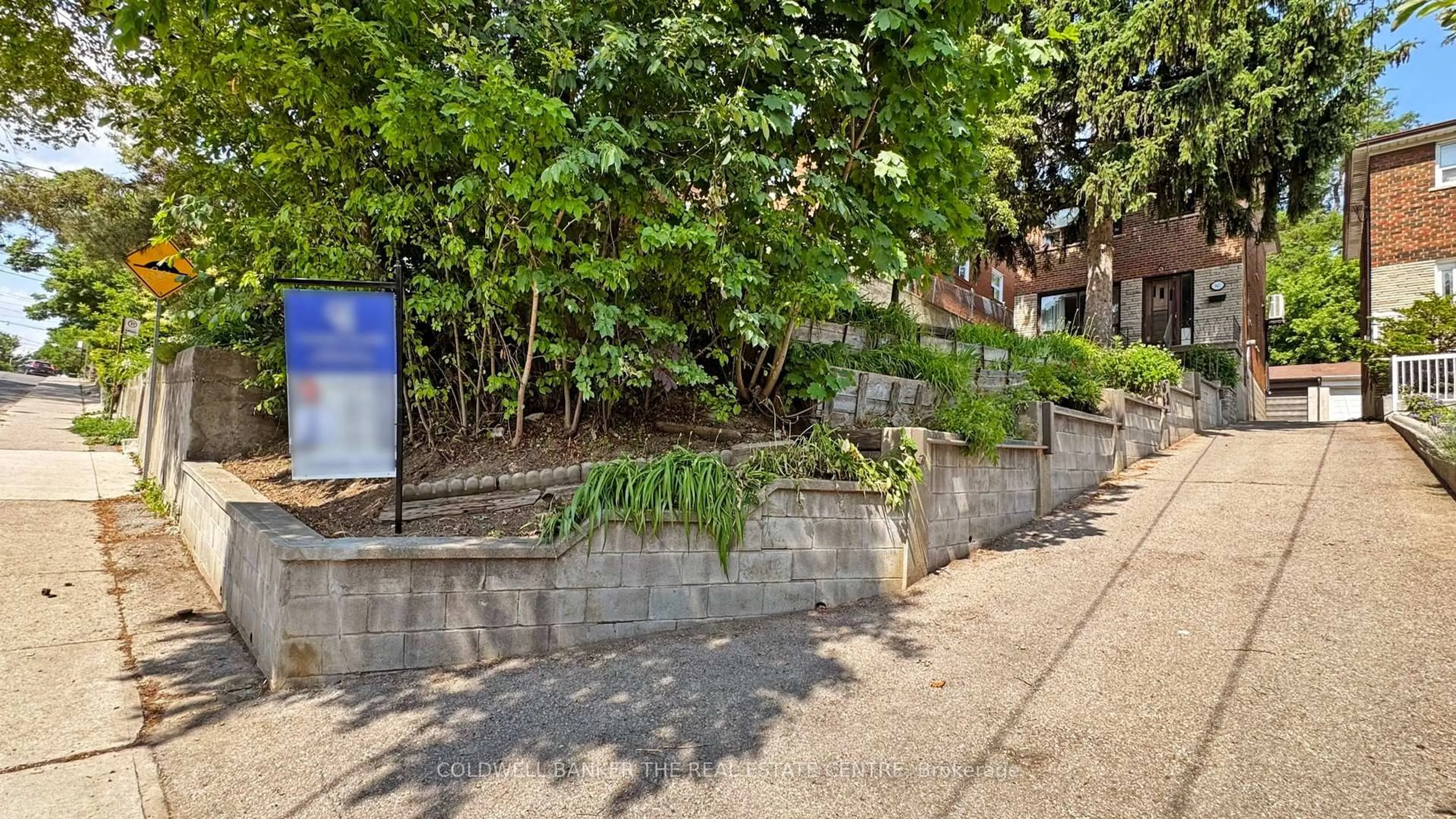 Patio, street for 947 Saint Clarens Ave, Toronto Ontario M6H 3X8