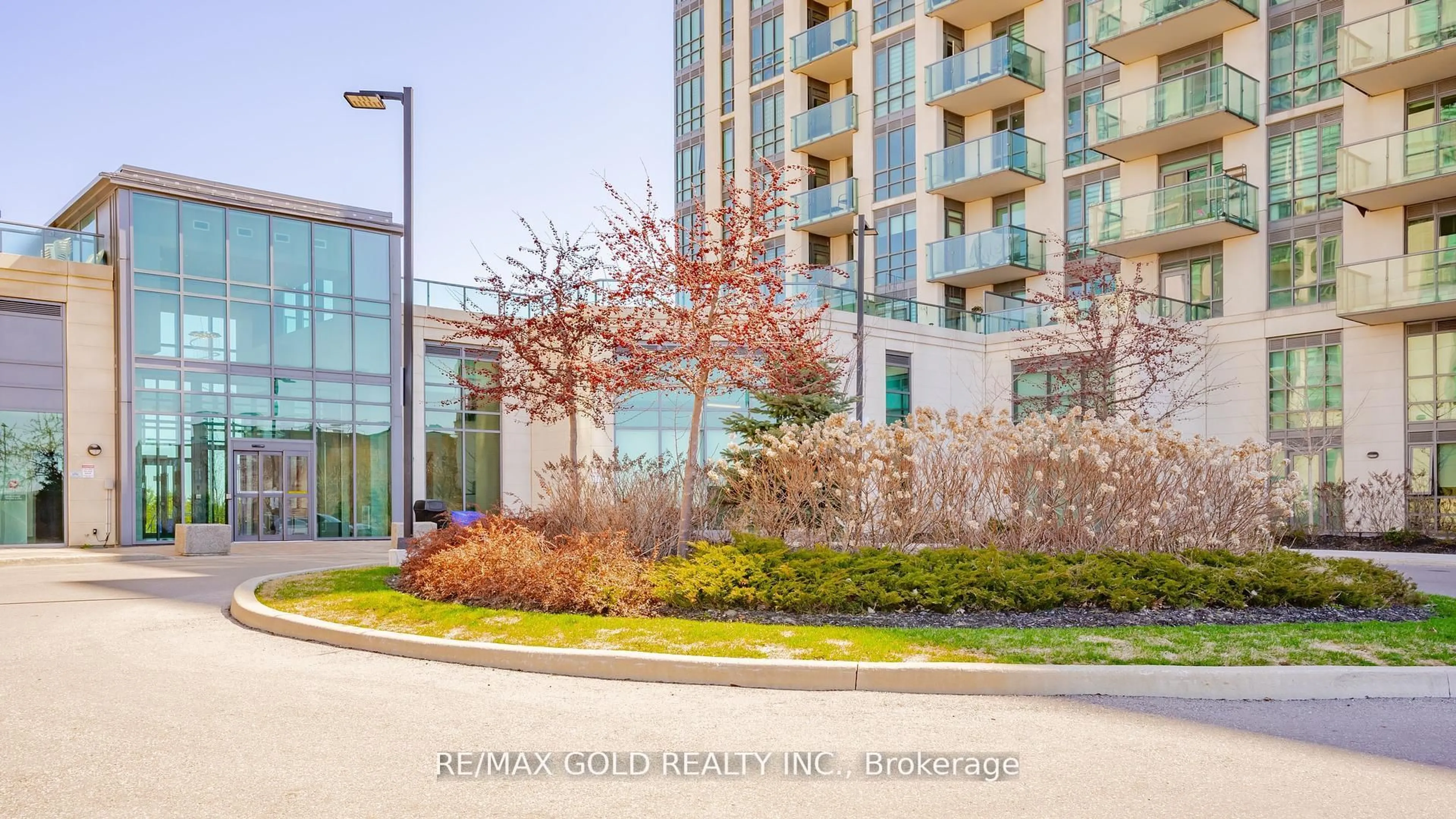 Indoor foyer for 65 Yorkland Blvd #1001, Brampton Ontario L6P 4M5