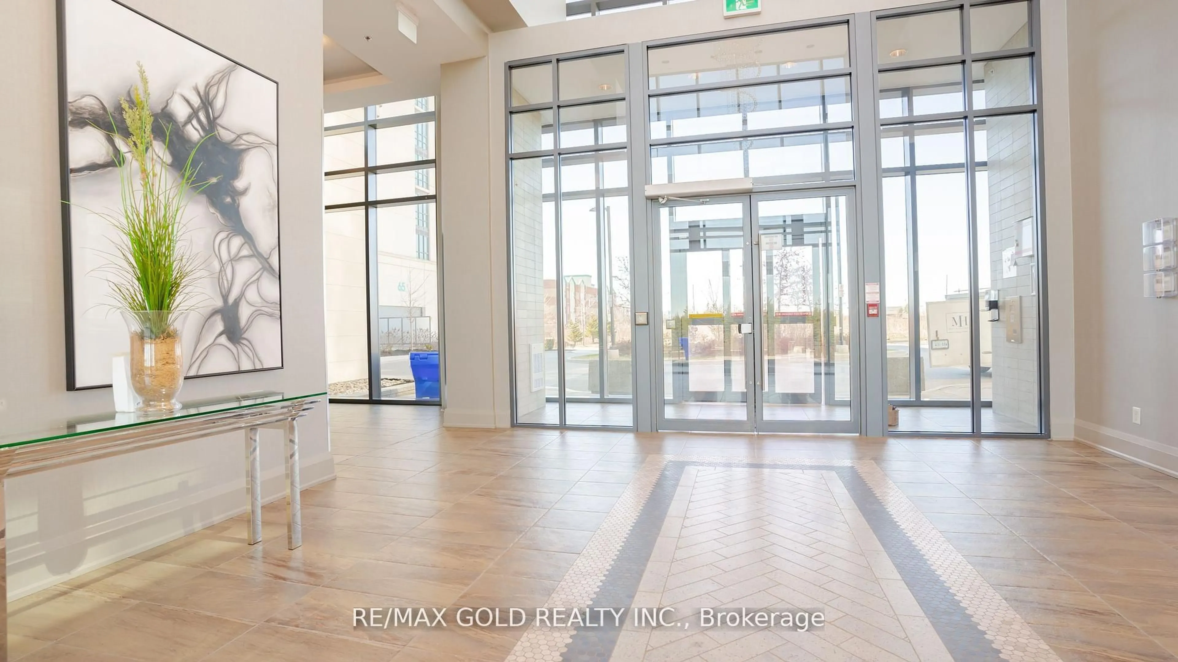 Indoor foyer for 65 Yorkland Blvd #1001, Brampton Ontario L6P 4M5