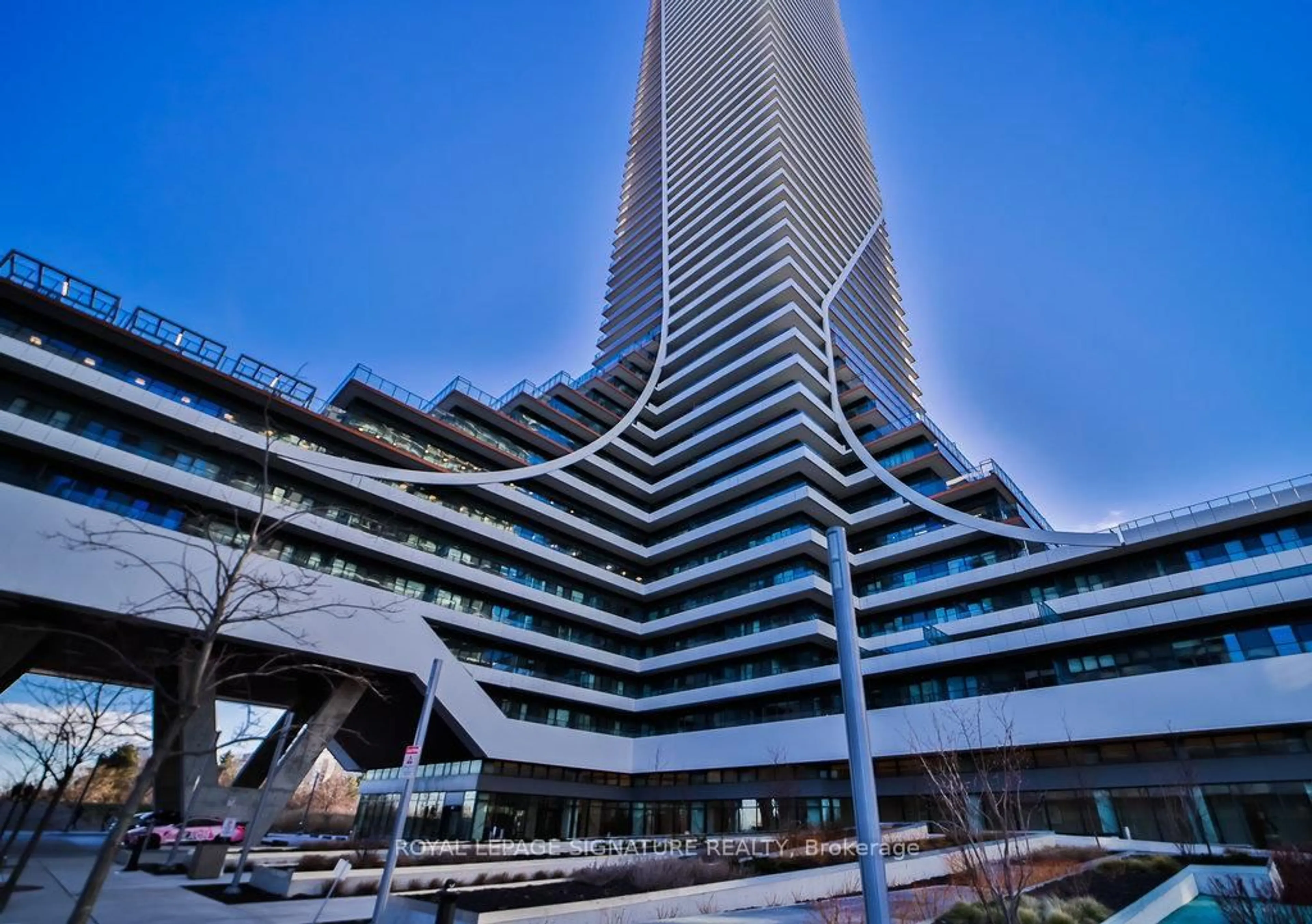 Indoor foyer for 30 Shore Breeze Dr #913, Toronto Ontario M8V 0J1