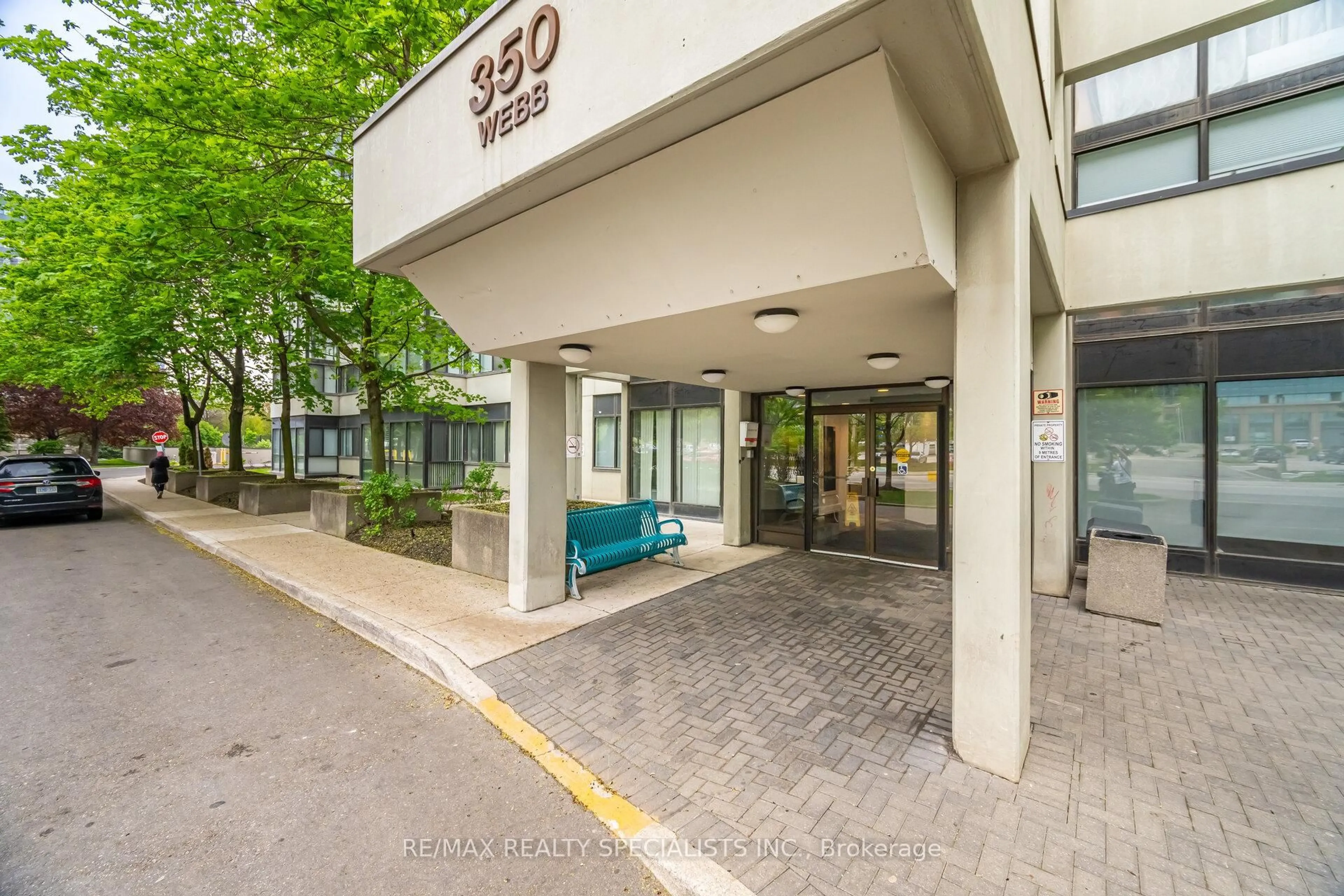 Patio, street for 350 Webb Dr #306, Mississauga Ontario L5B 3W4