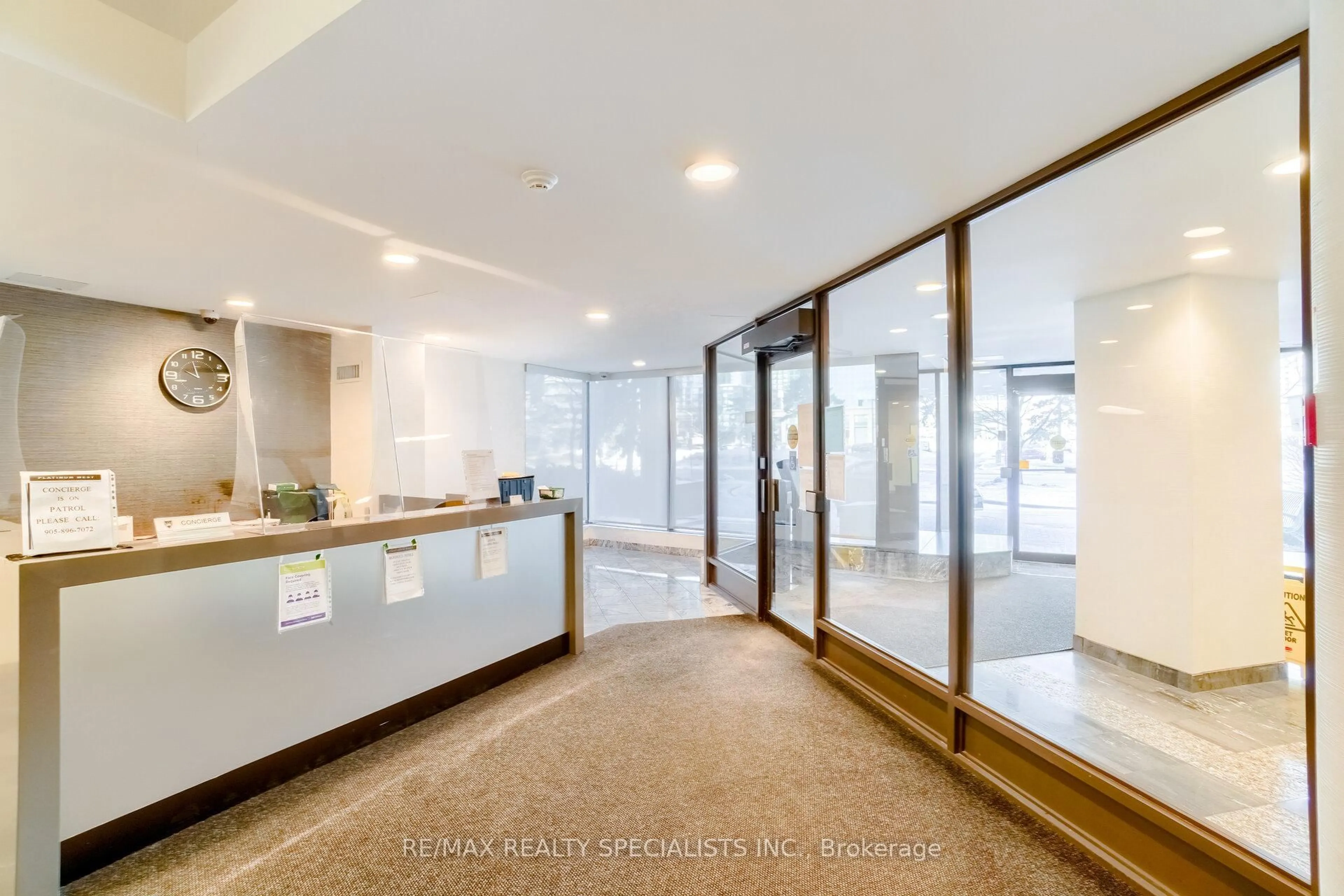 Indoor foyer for 350 Webb Dr #306, Mississauga Ontario L5B 3W4