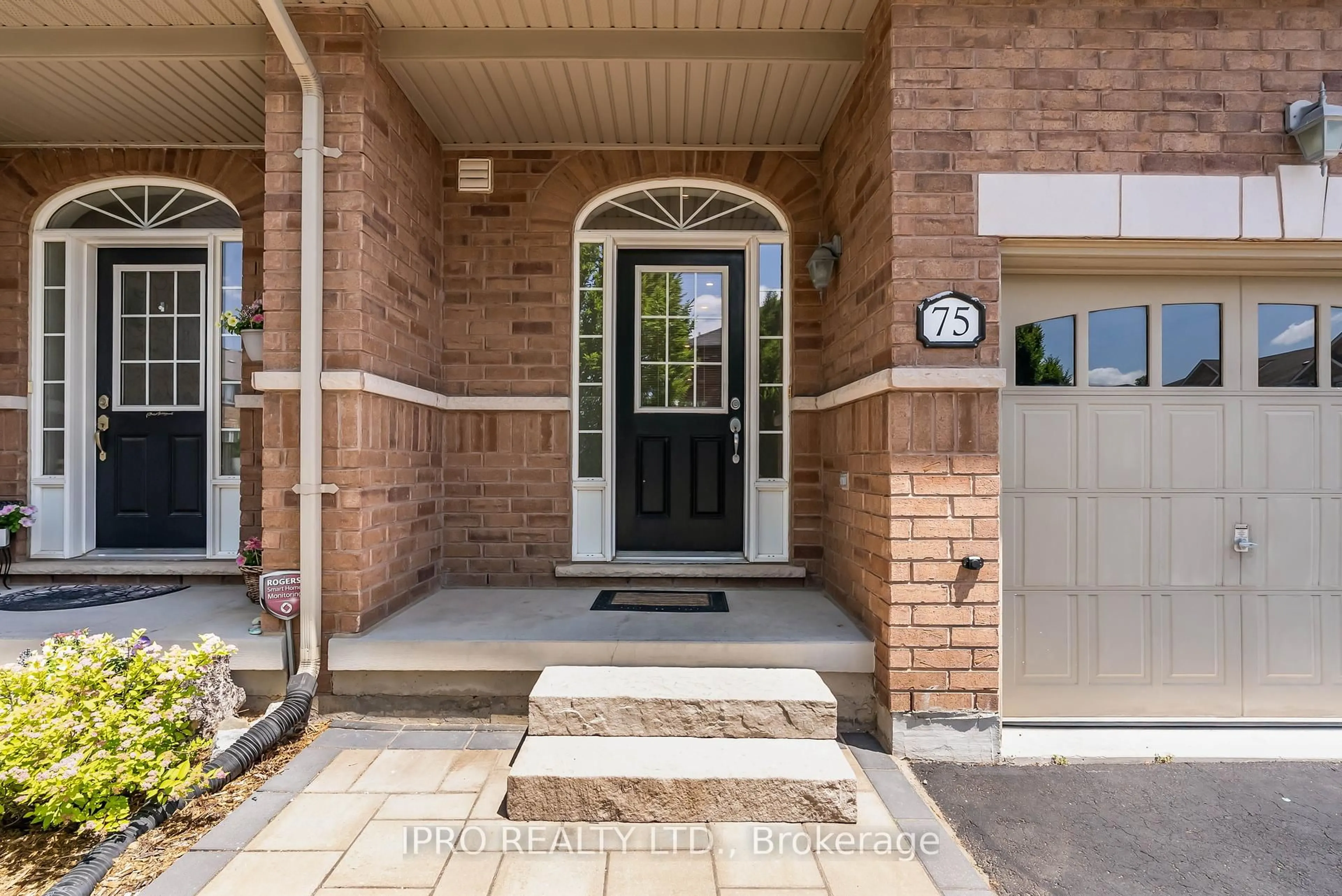 Indoor entryway for 651 Farmstead Dr #75, Milton Ontario L9T 7W2