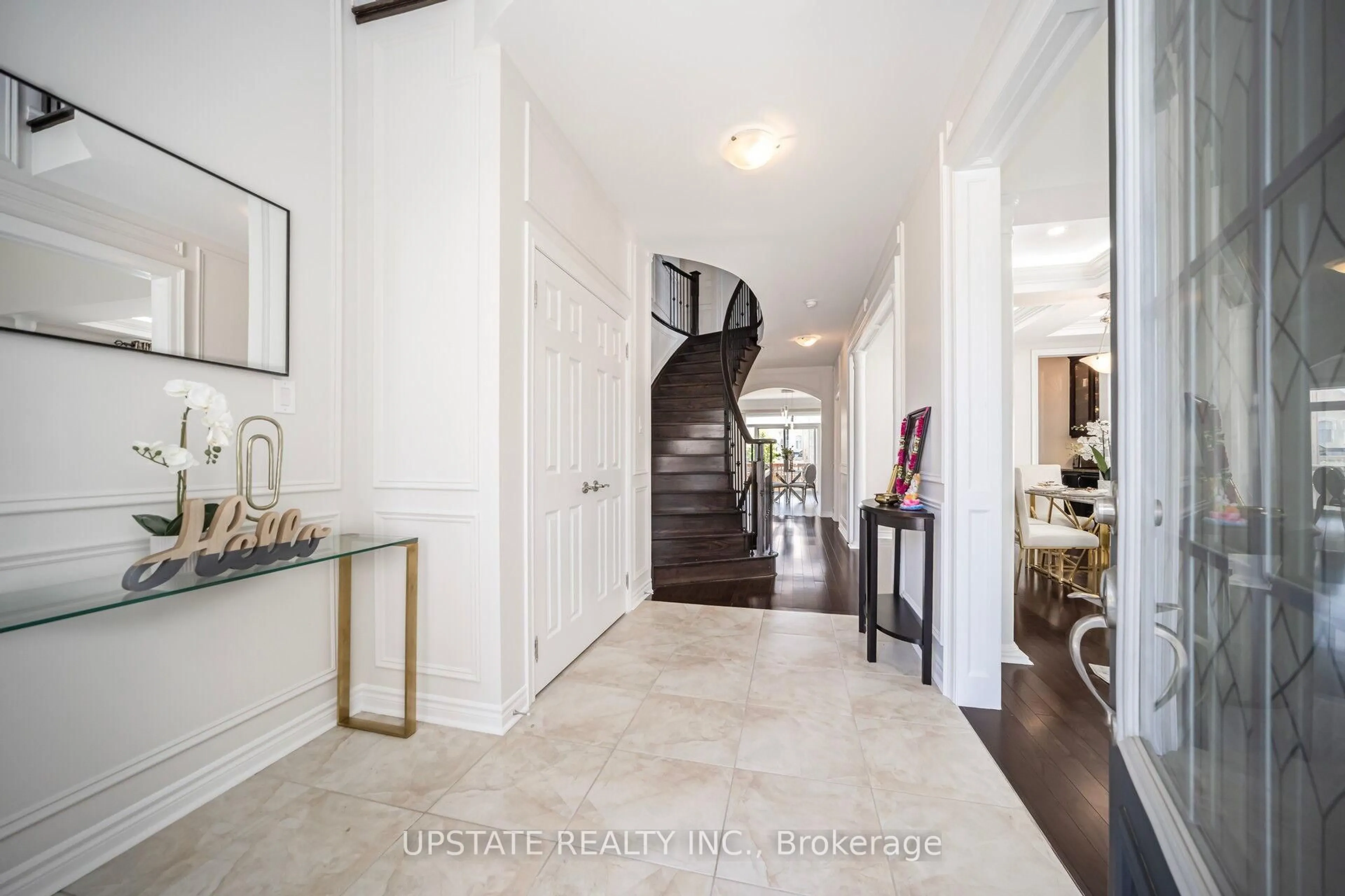 Indoor entryway for 17 Annual Circ, Brampton Ontario L6X 2M2