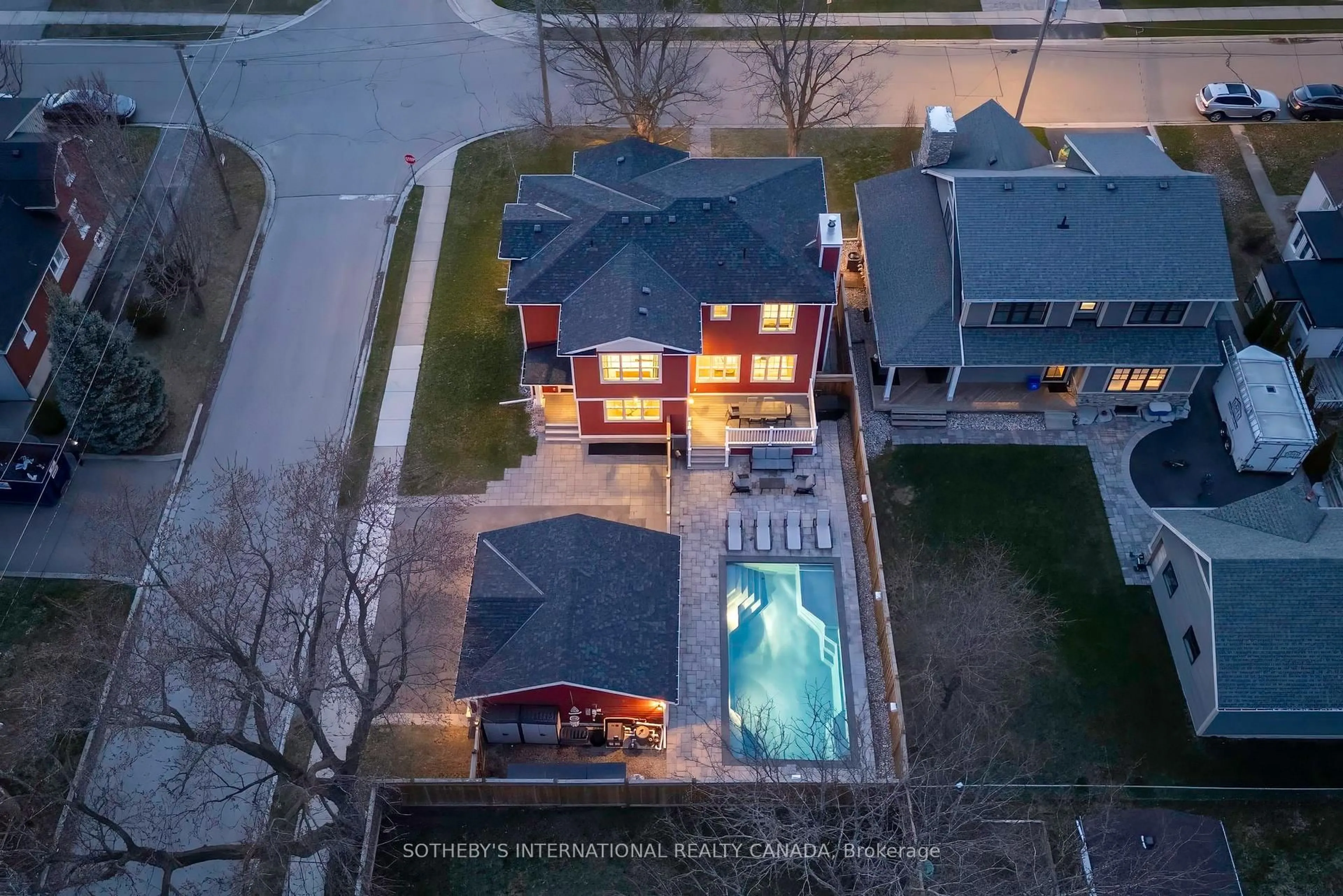 A pic from outside/outdoor area/front of a property/back of a property/a pic from drone, street for 62 Miles St, Milton Ontario L9T 1E6