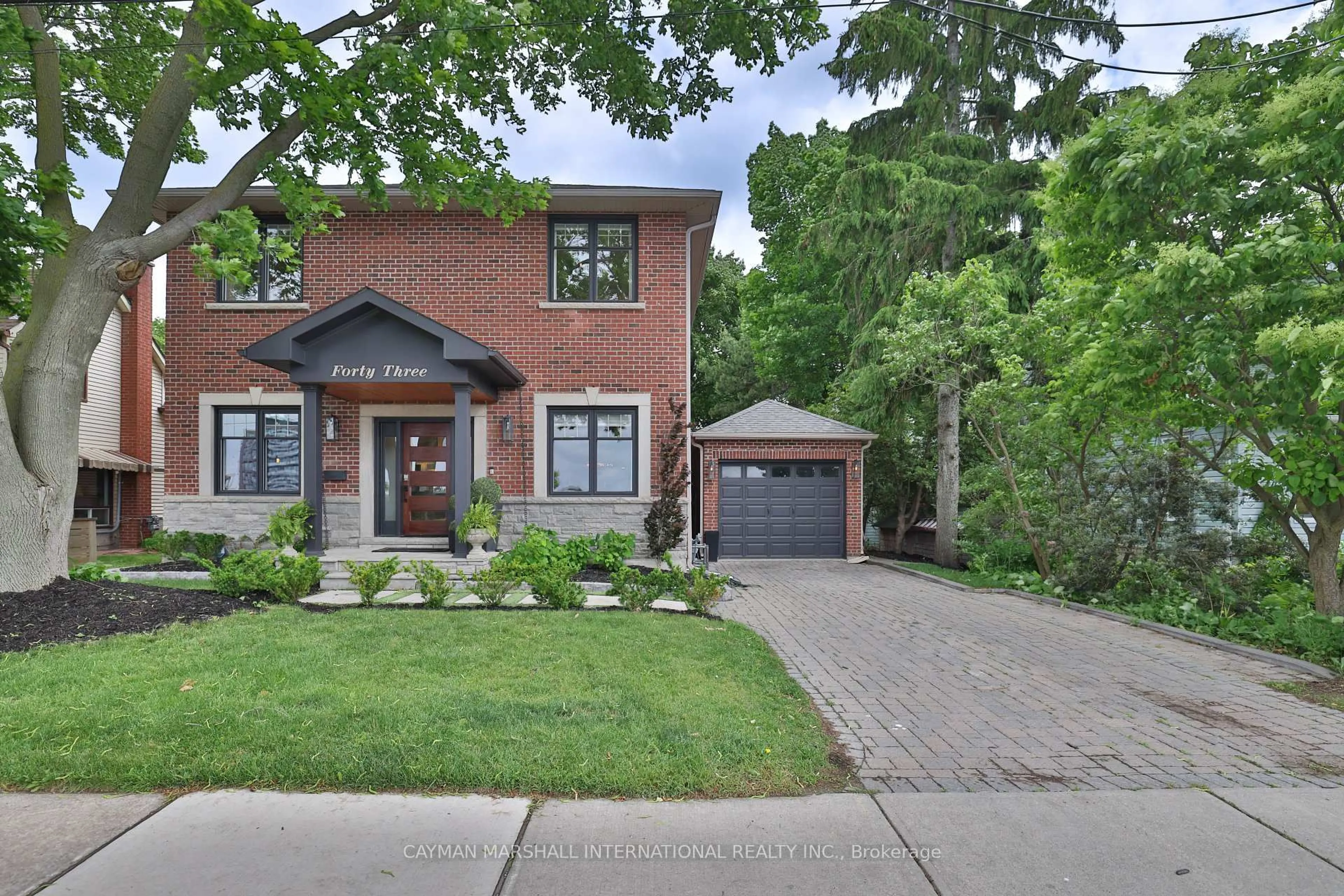 Home with brick exterior material, street for 43 Mississauga Rd, Mississauga Ontario L5H 2H3