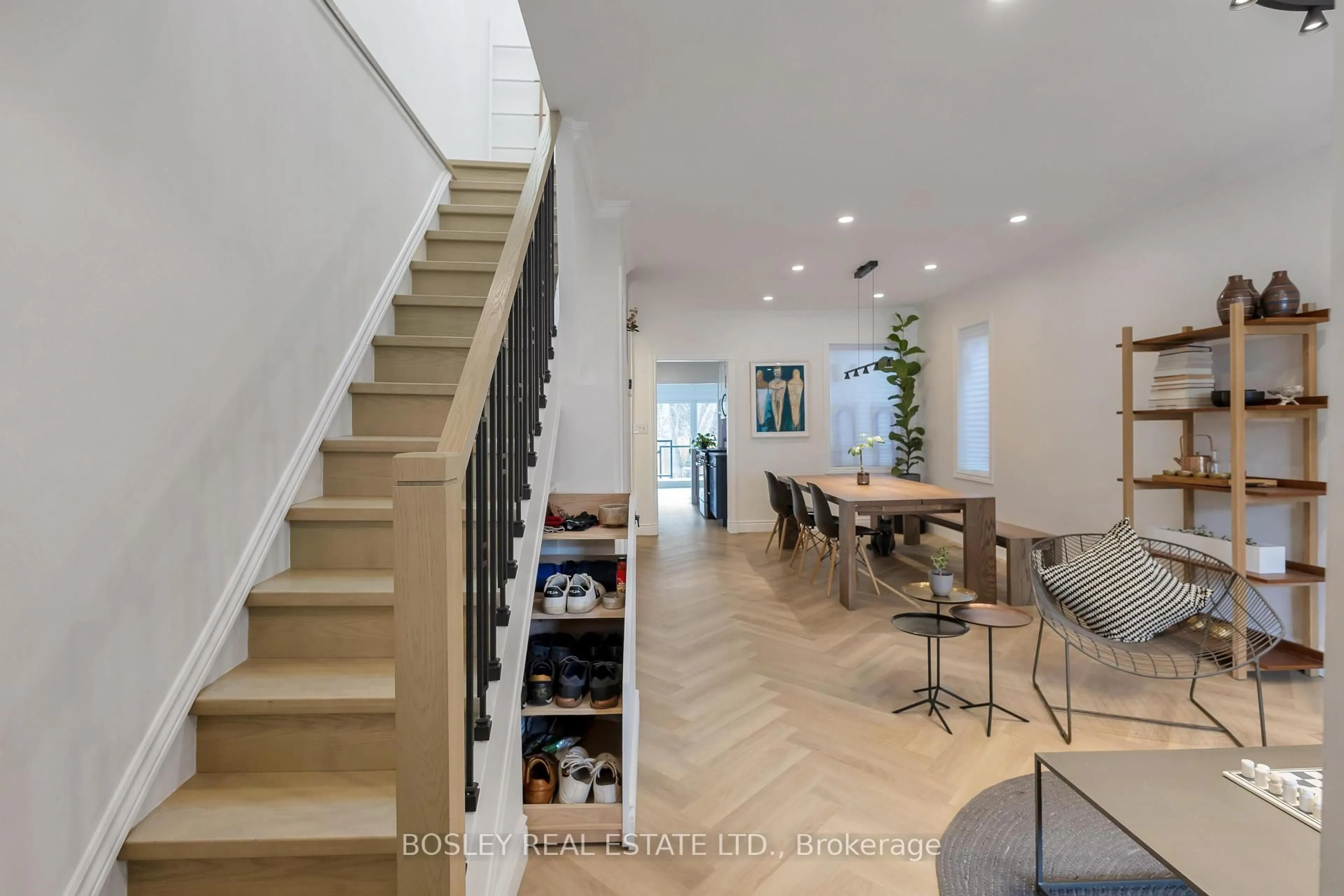 Unknown for 25 Warren Cres, Toronto Ontario M6S 4S1