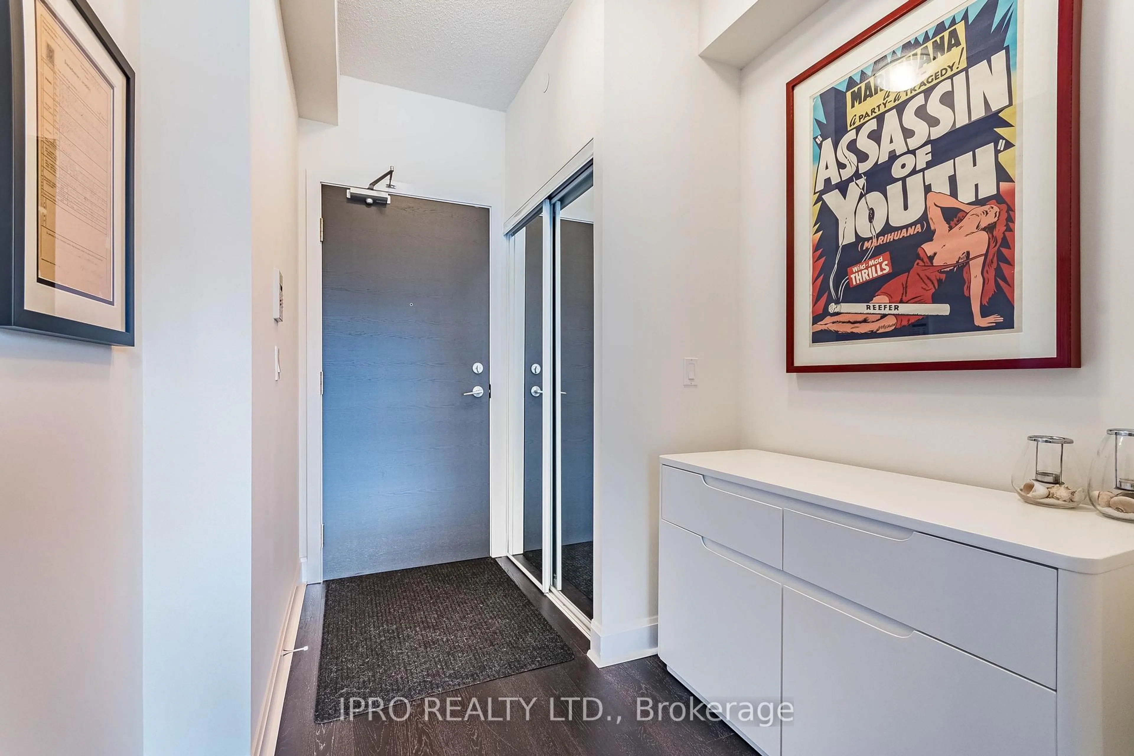 Indoor entryway for 33 Shore Breeze #511, Toronto Ontario M8V 0G1