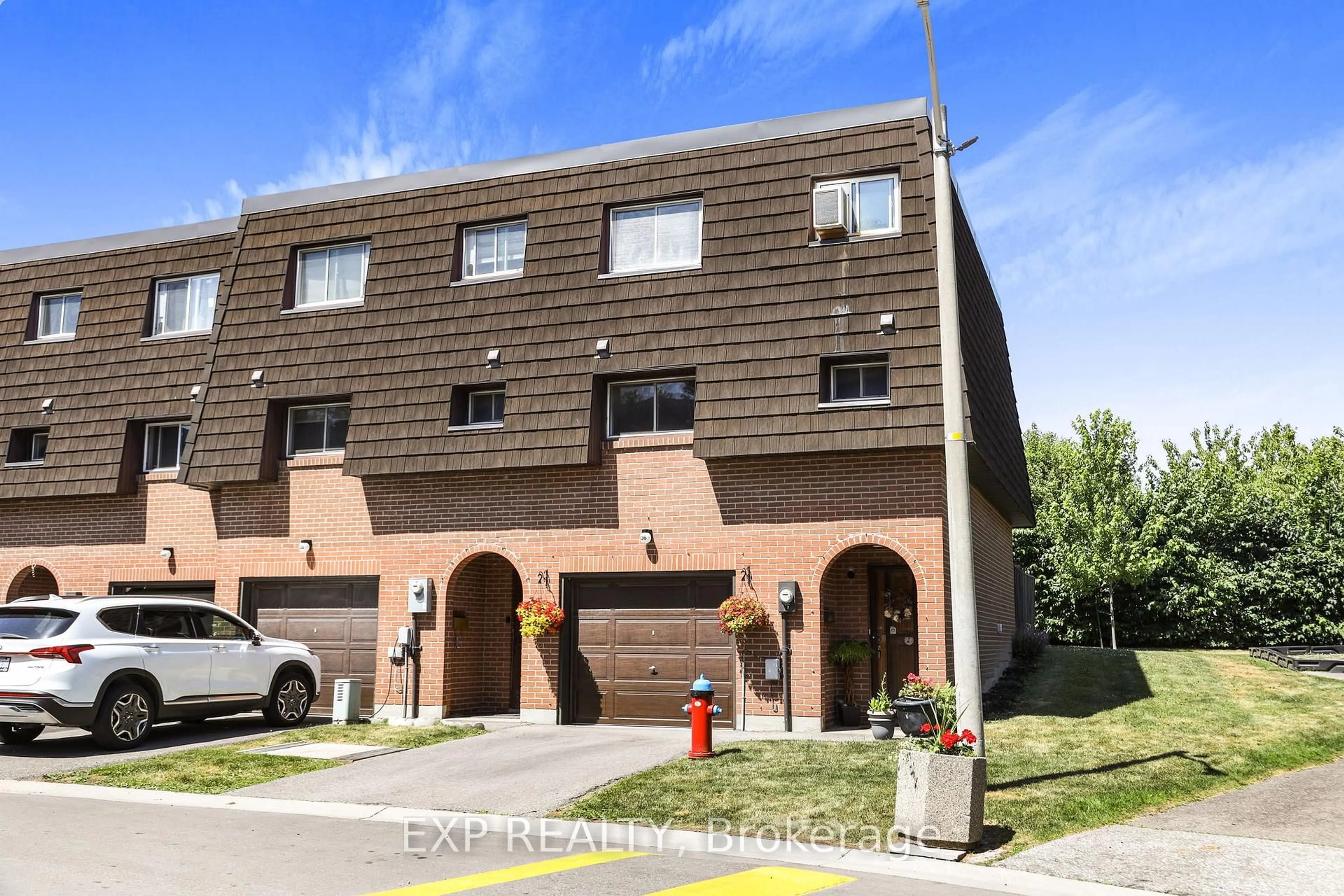 Home with brick exterior material, street for 136 Darras Crt, Brampton Ontario L6T 1W7