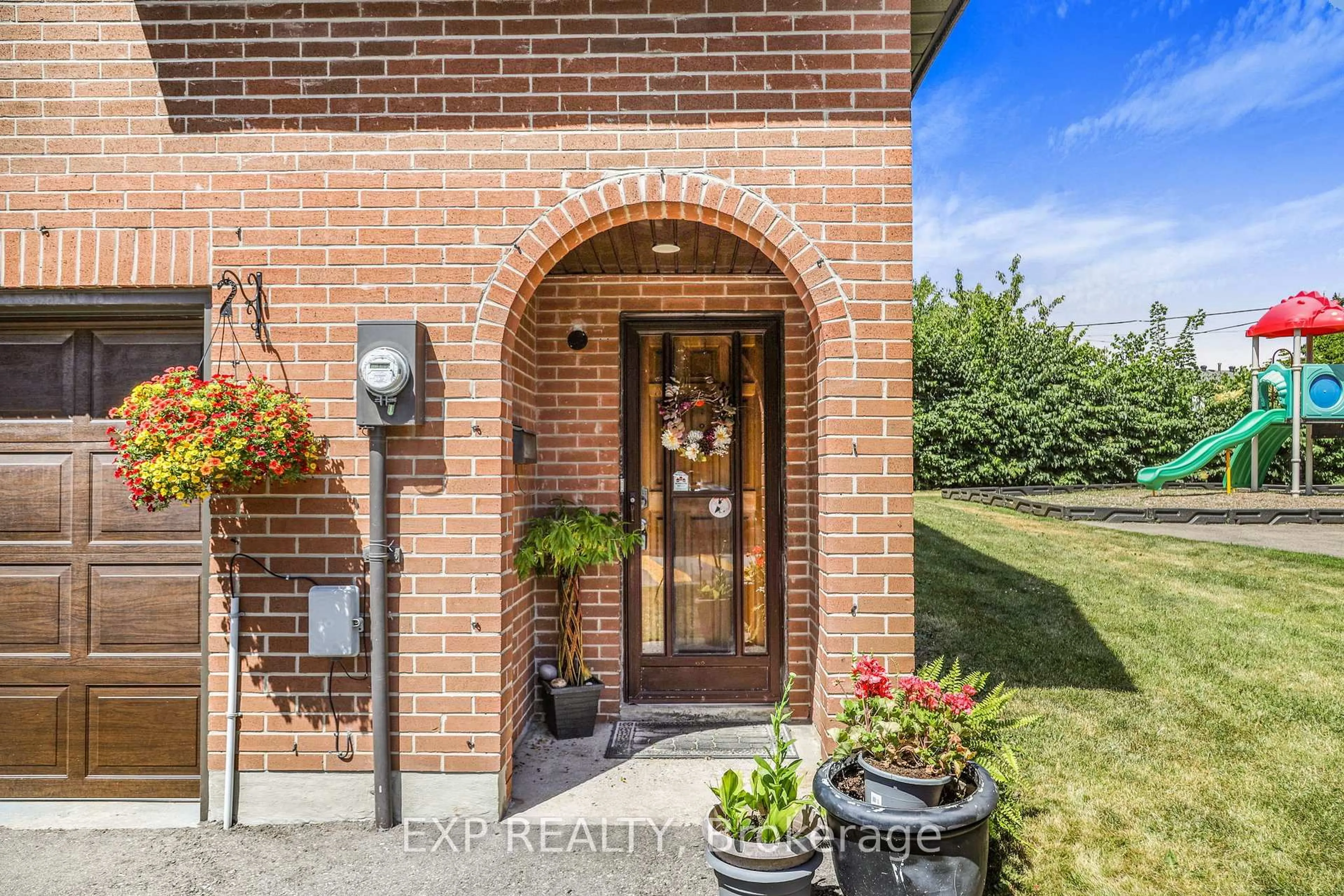 Home with brick exterior material, street for 136 Darras Crt, Brampton Ontario L6T 1W7