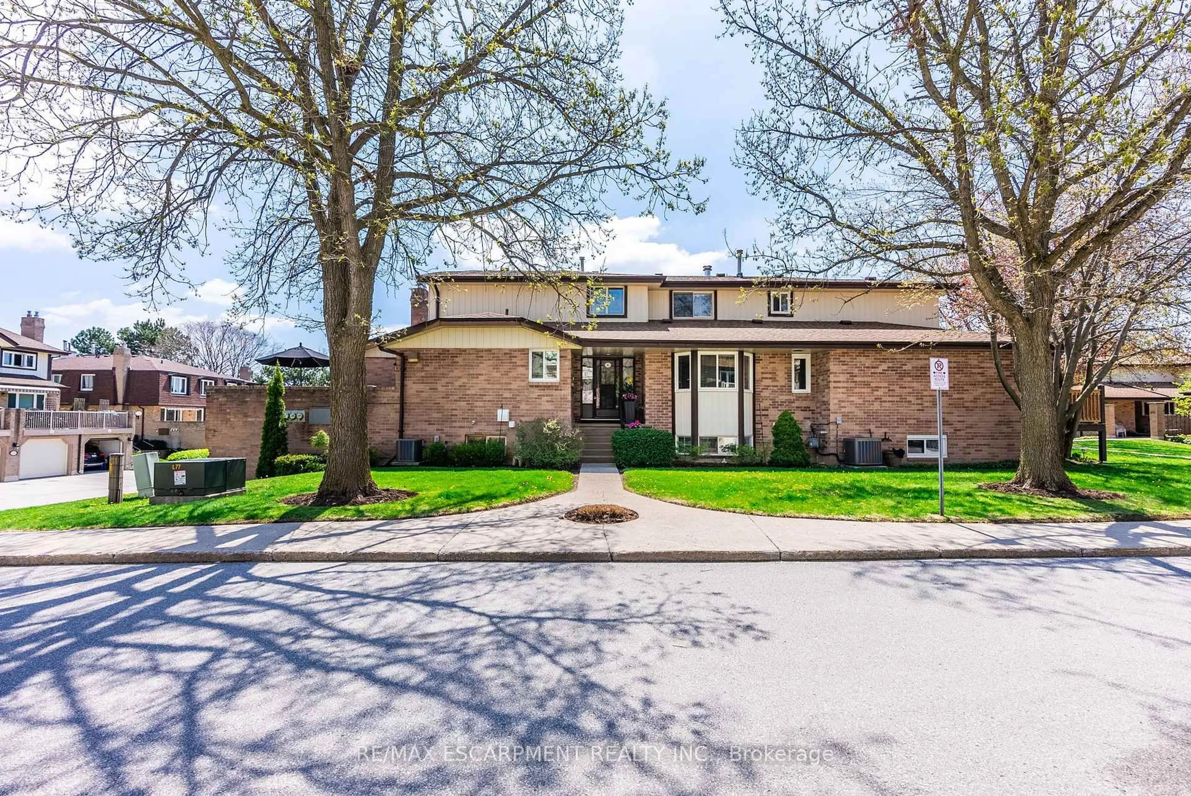 Home with brick exterior material, street for 1508 UPPER MIDDLE Rd #6, Burlington Ontario L7P 4M5
