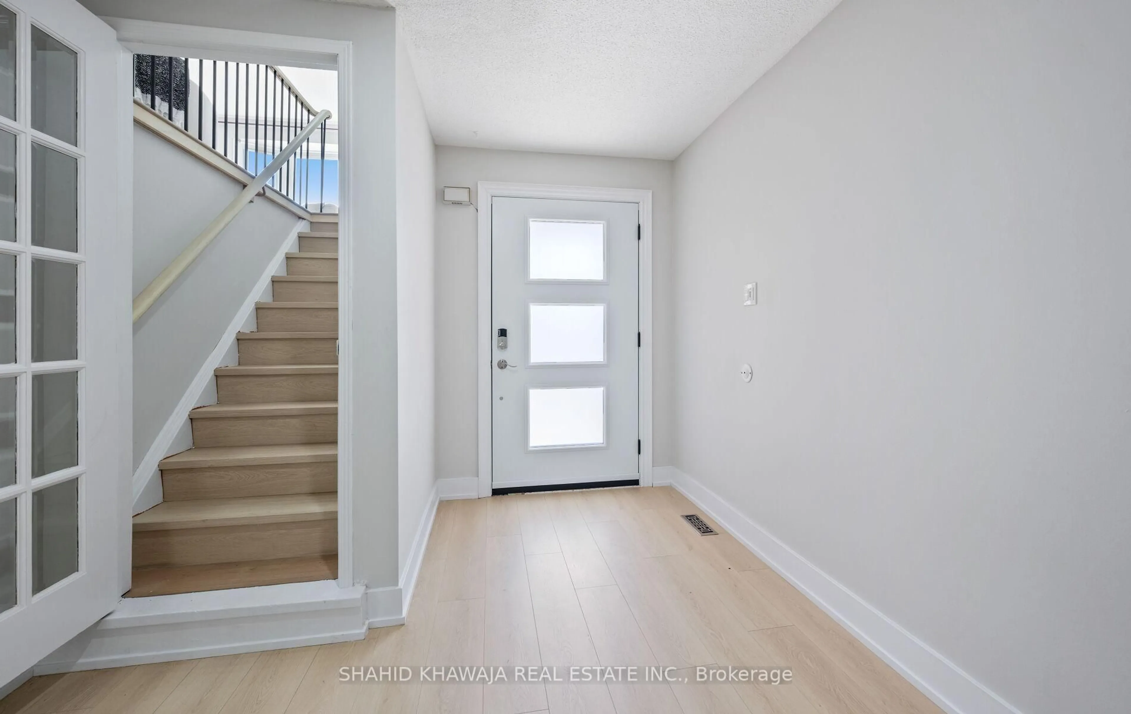 Indoor entryway for 6 Kintyre St, Brampton Ontario L6Z 2Y4