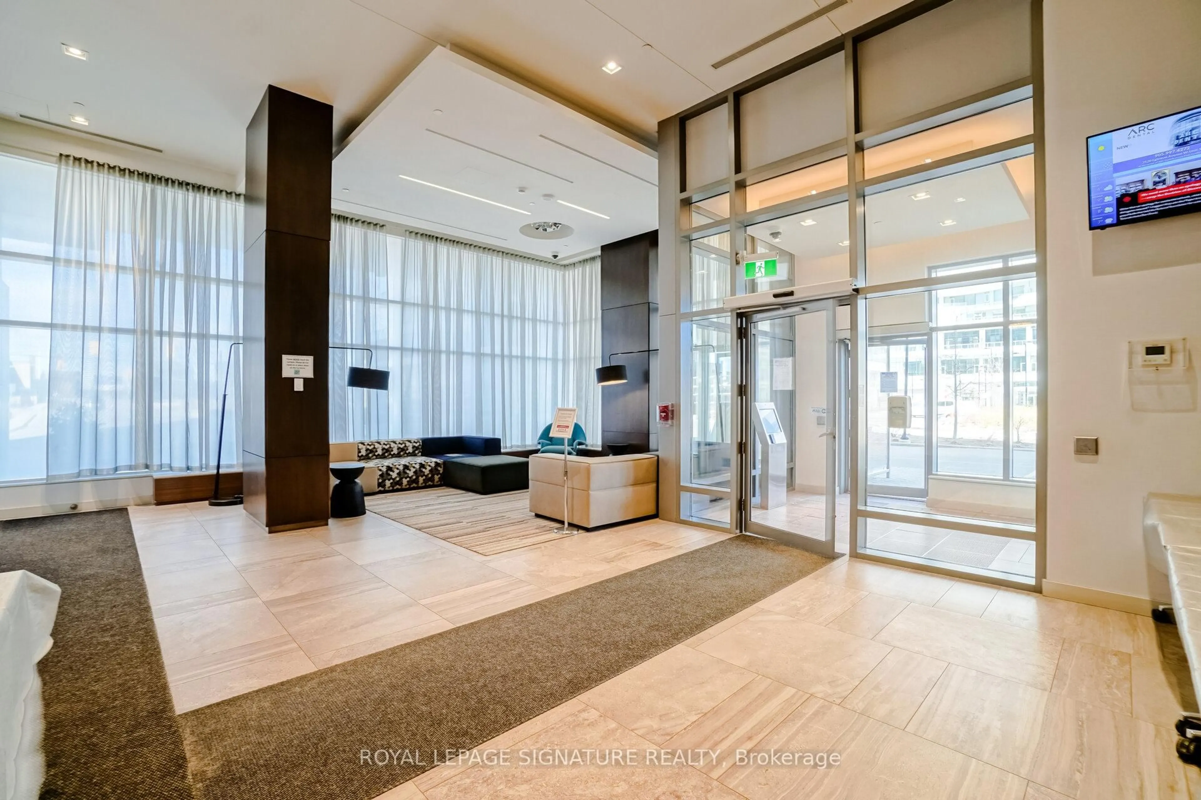 Indoor foyer for 2560 Eglinton Ave #313, Mississauga Ontario L5M 0Y3