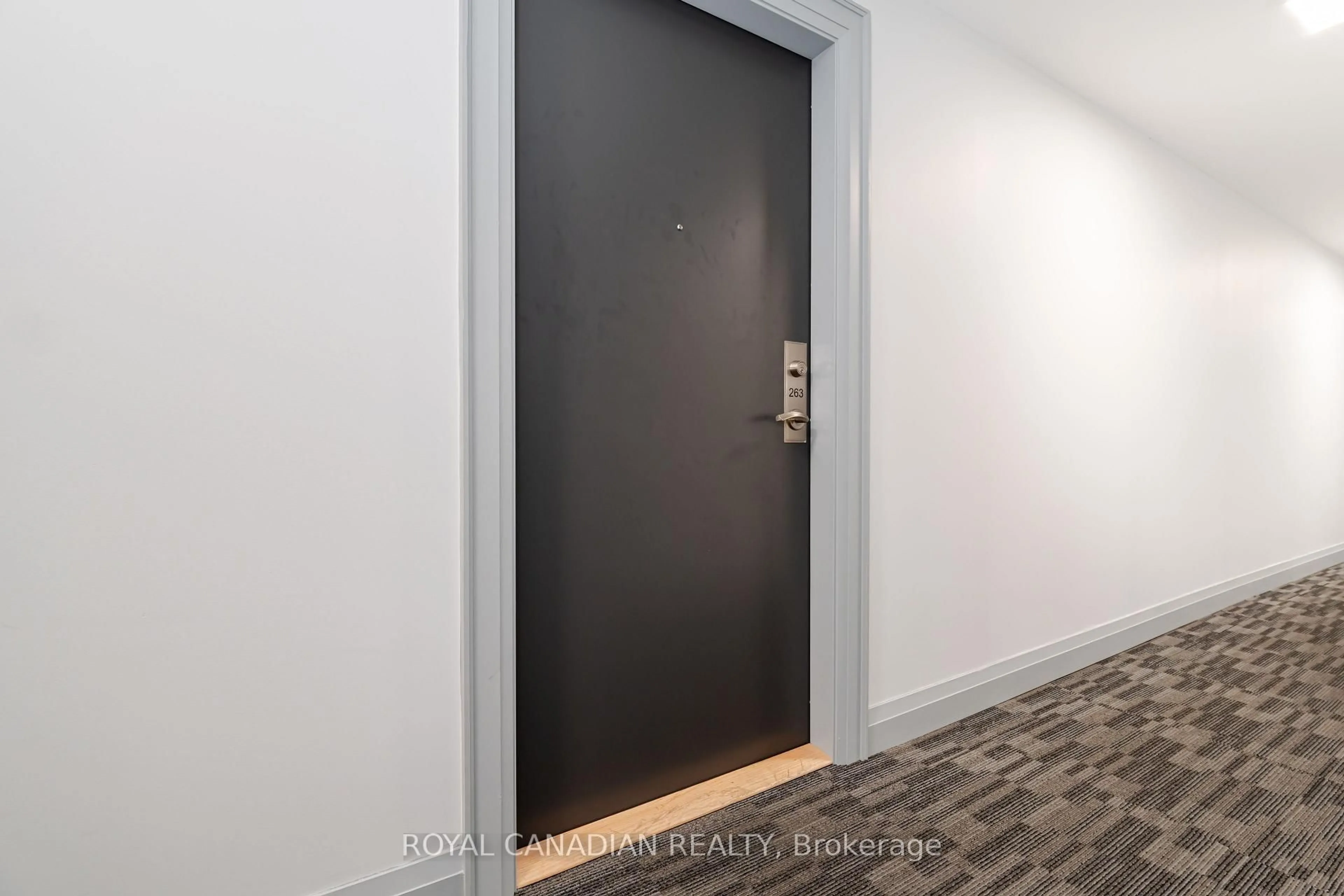 Indoor entryway for 65 Attmar Dr #263, Brampton Ontario L6P 0Y6