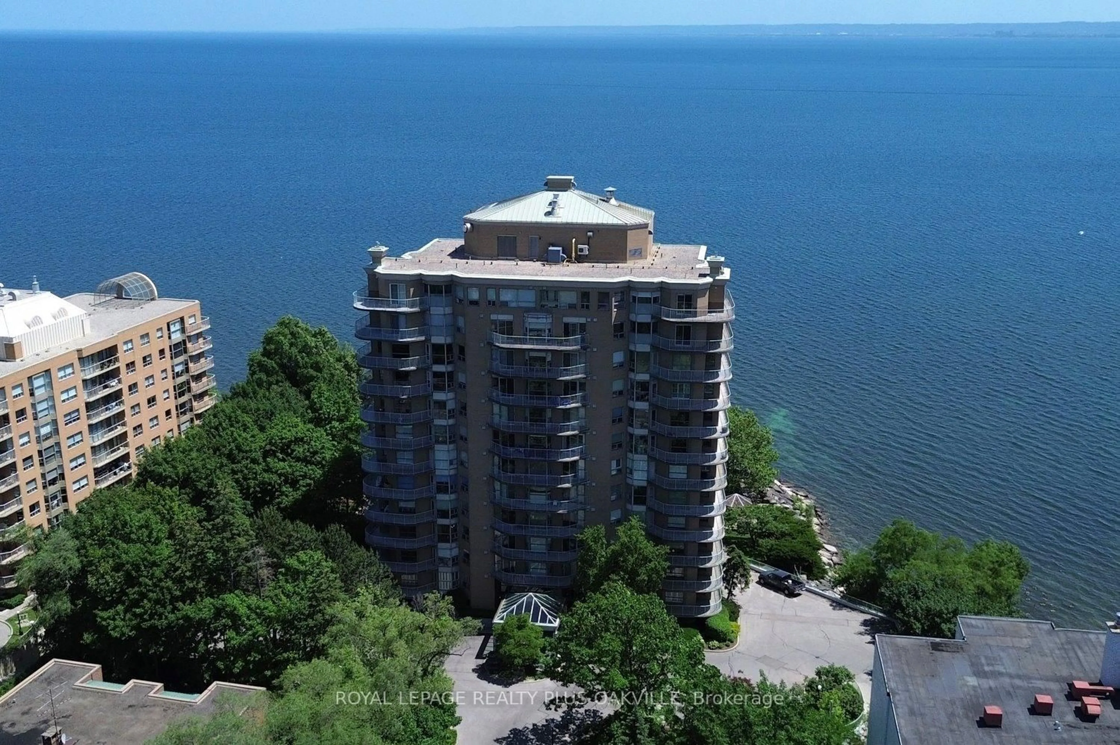 A pic from outside/outdoor area/front of a property/back of a property/a pic from drone, water/lake/river/ocean view for 2190 Lakeshore Rd #204, Burlington Ontario L7R 4K1