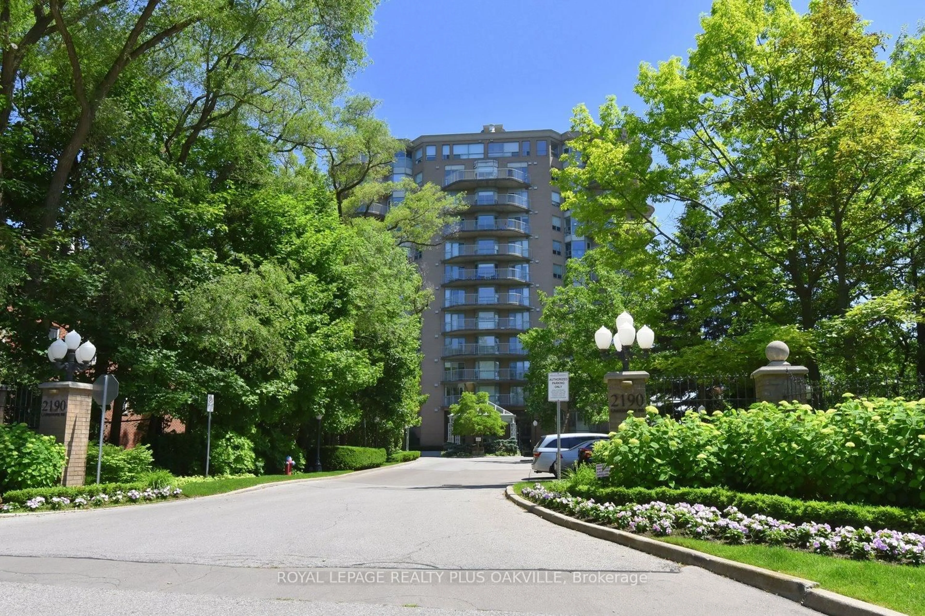 Unknown for 2190 Lakeshore Rd #204, Burlington Ontario L7R 4K1