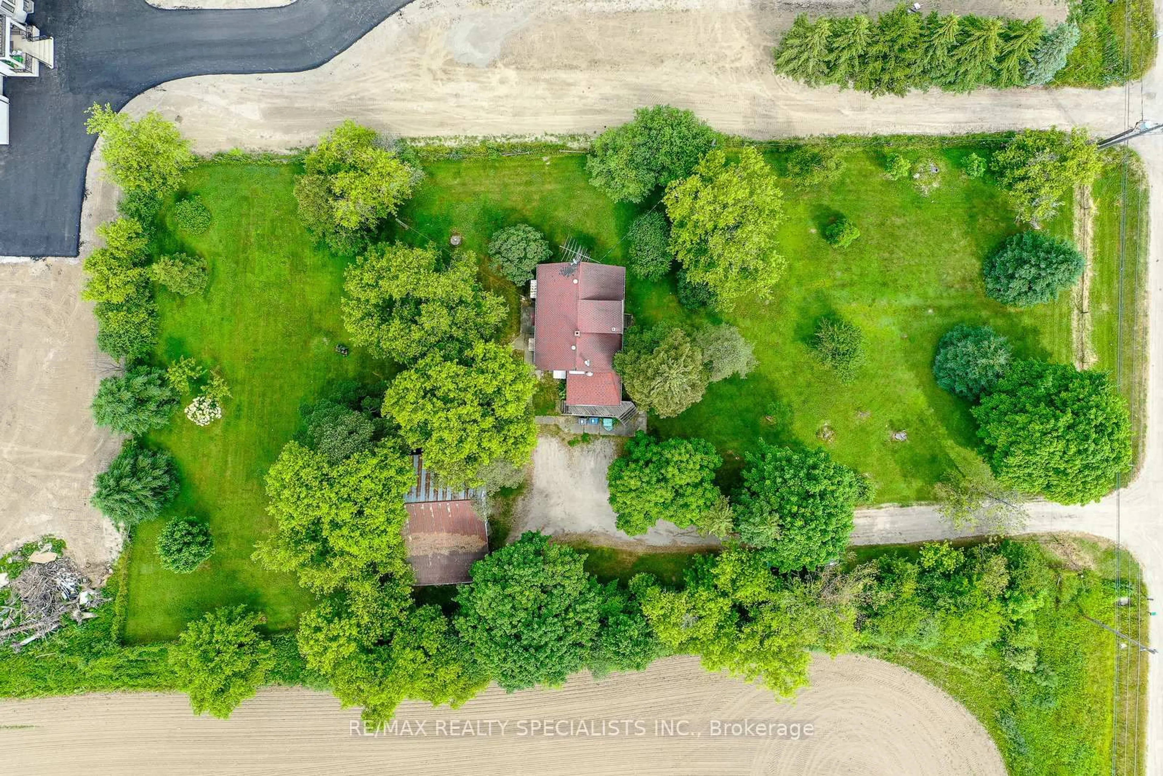 A pic from outside/outdoor area/front of a property/back of a property/a pic from drone, street for 15208 Airport Rd, Caledon Ontario L7C 2W7