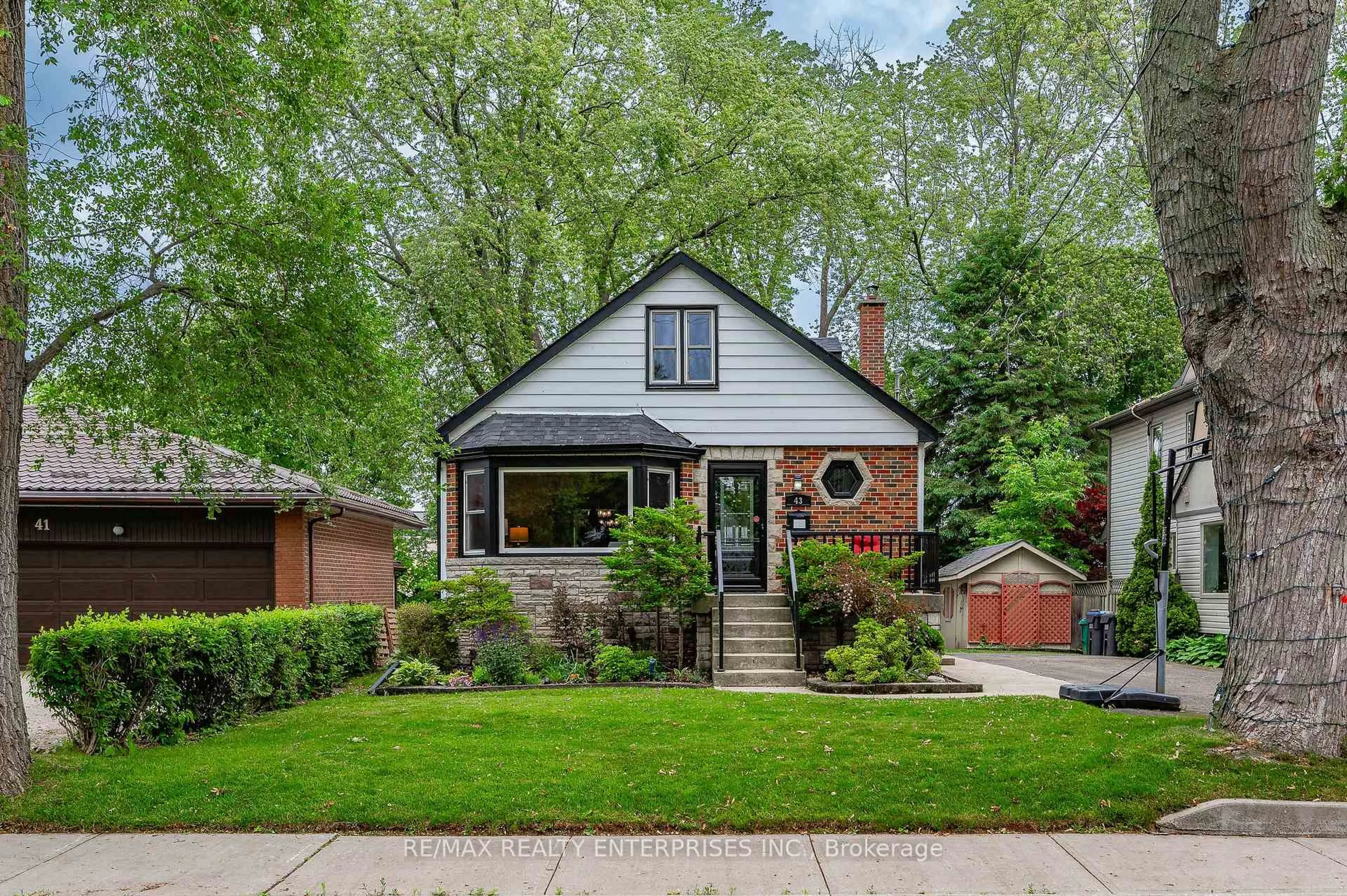 Home with brick exterior material, street for 43 Pine Ave, Mississauga Ontario L5H 2P5