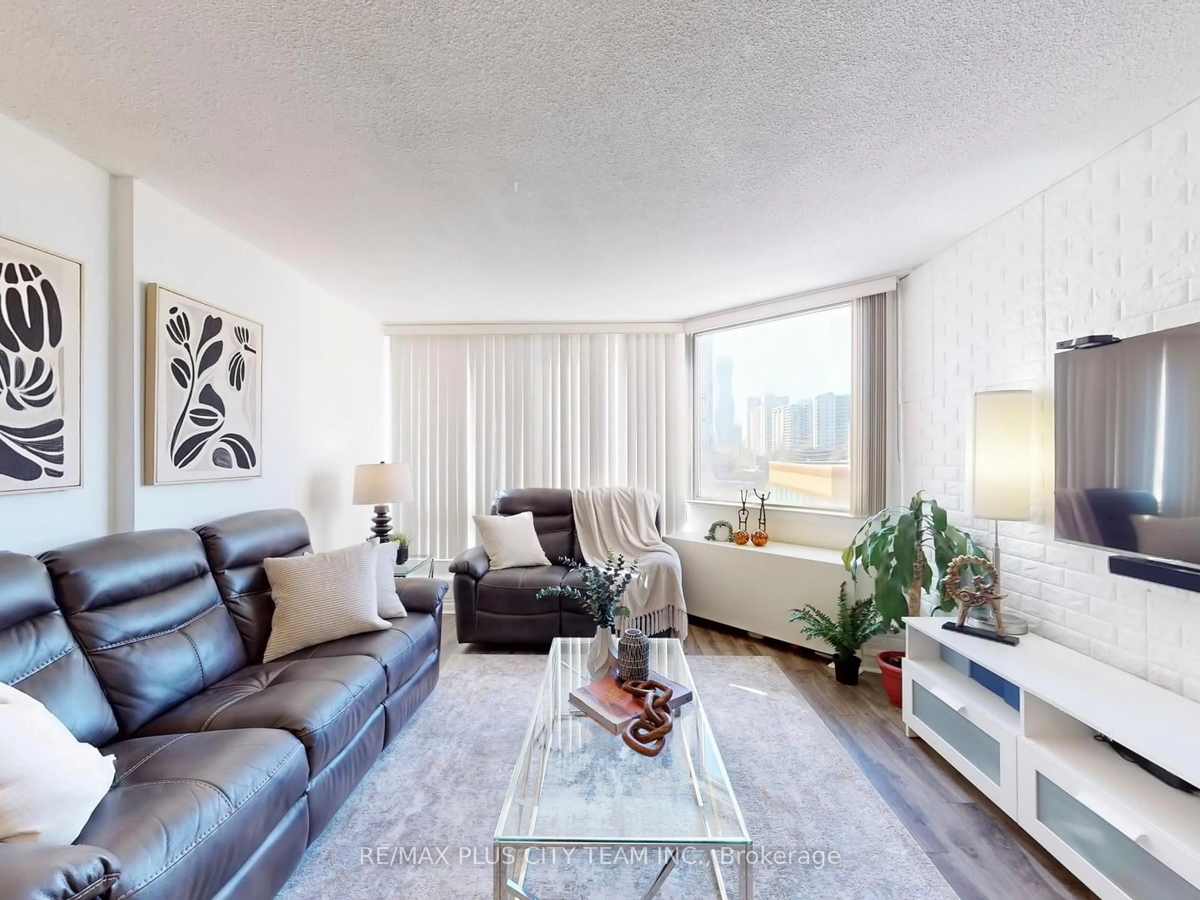 Living room with furniture, unknown for 25 Fairview Rd #605, Mississauga Ontario L5B 3Y8