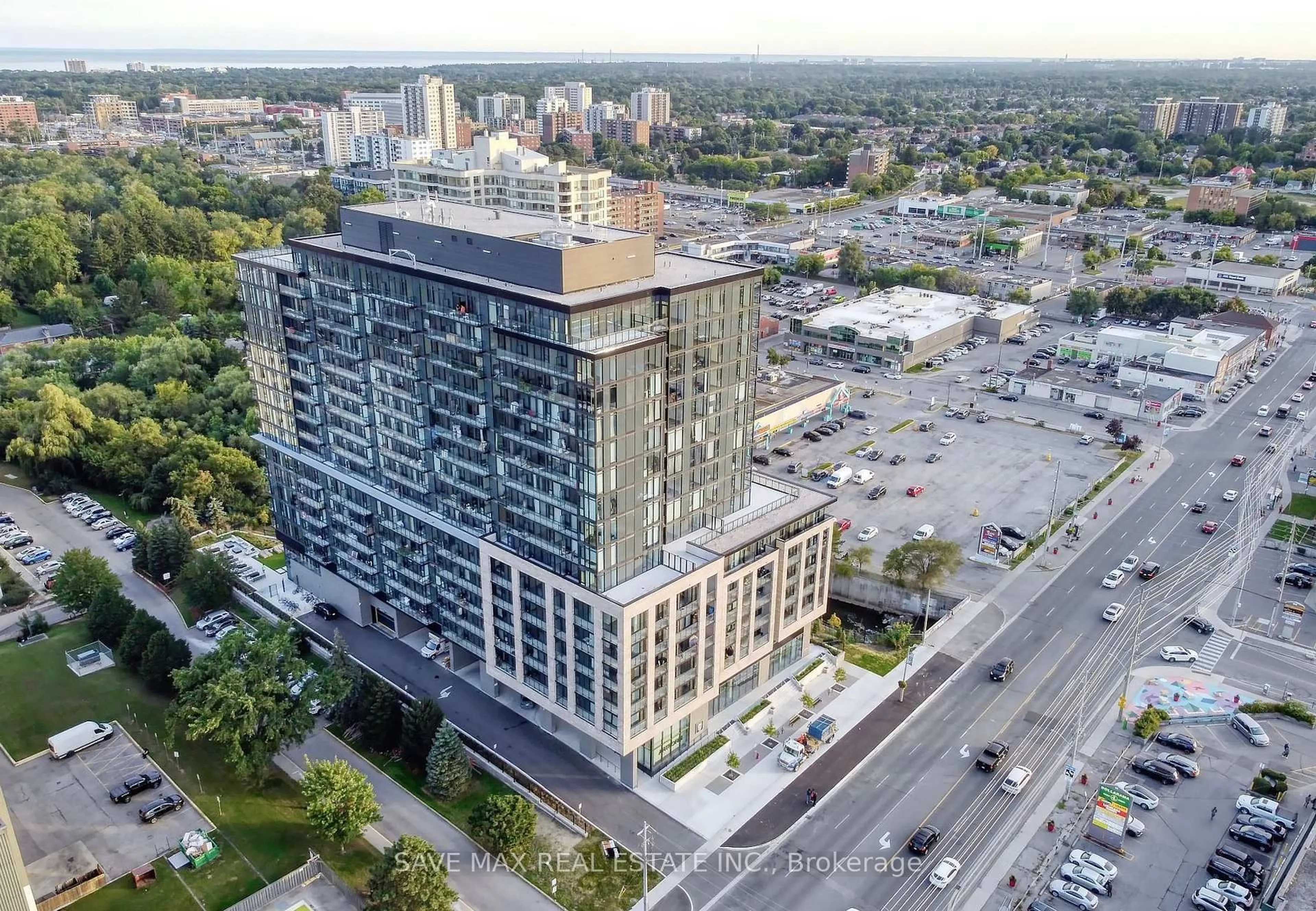 A pic from outside/outdoor area/front of a property/back of a property/a pic from drone, city buildings view from balcony for 86 DUNDAS St #510, Mississauga Ontario L5A 0B1