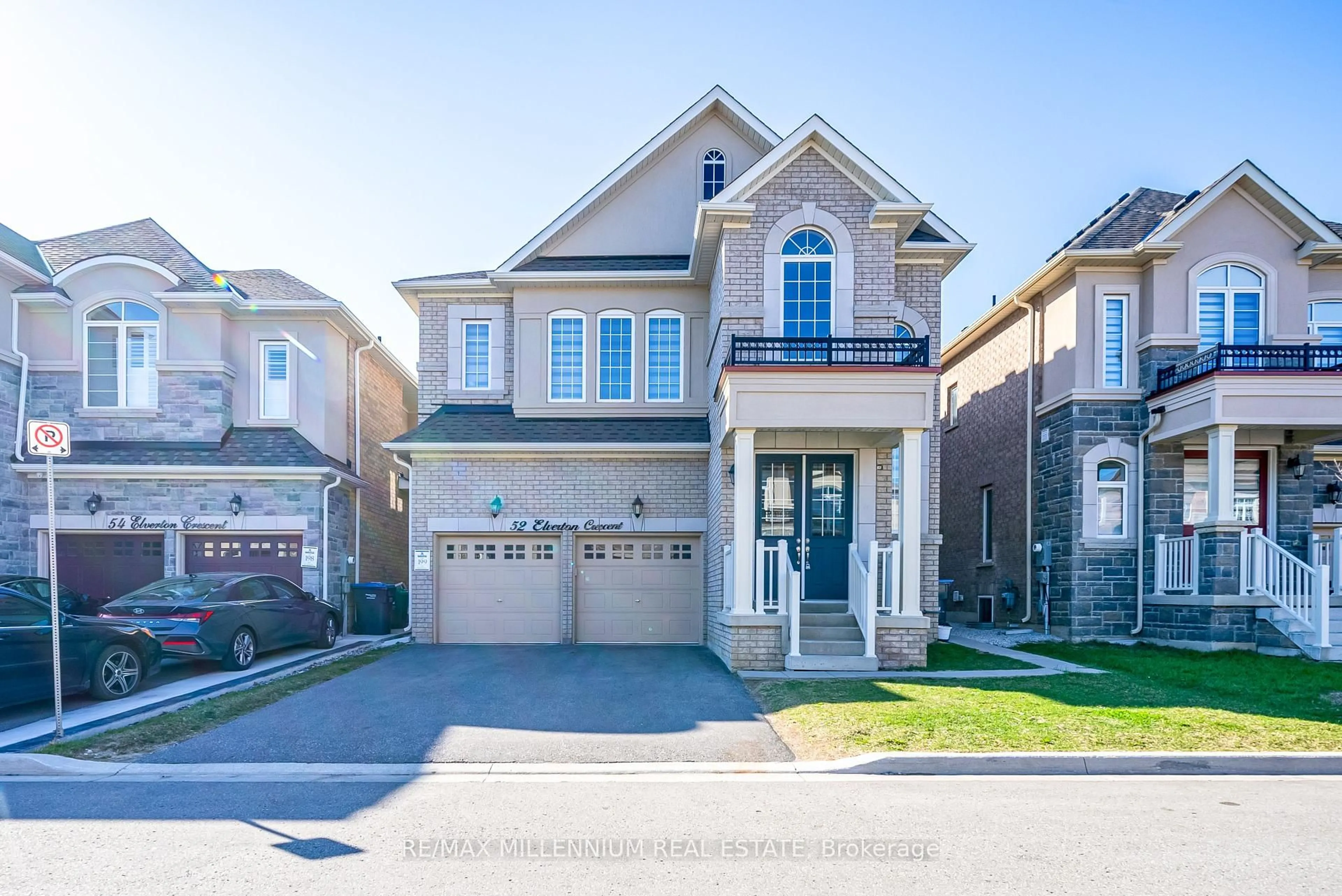 Home with brick exterior material, street for 52 Elverton Cres, Brampton Ontario L7A 4Z4