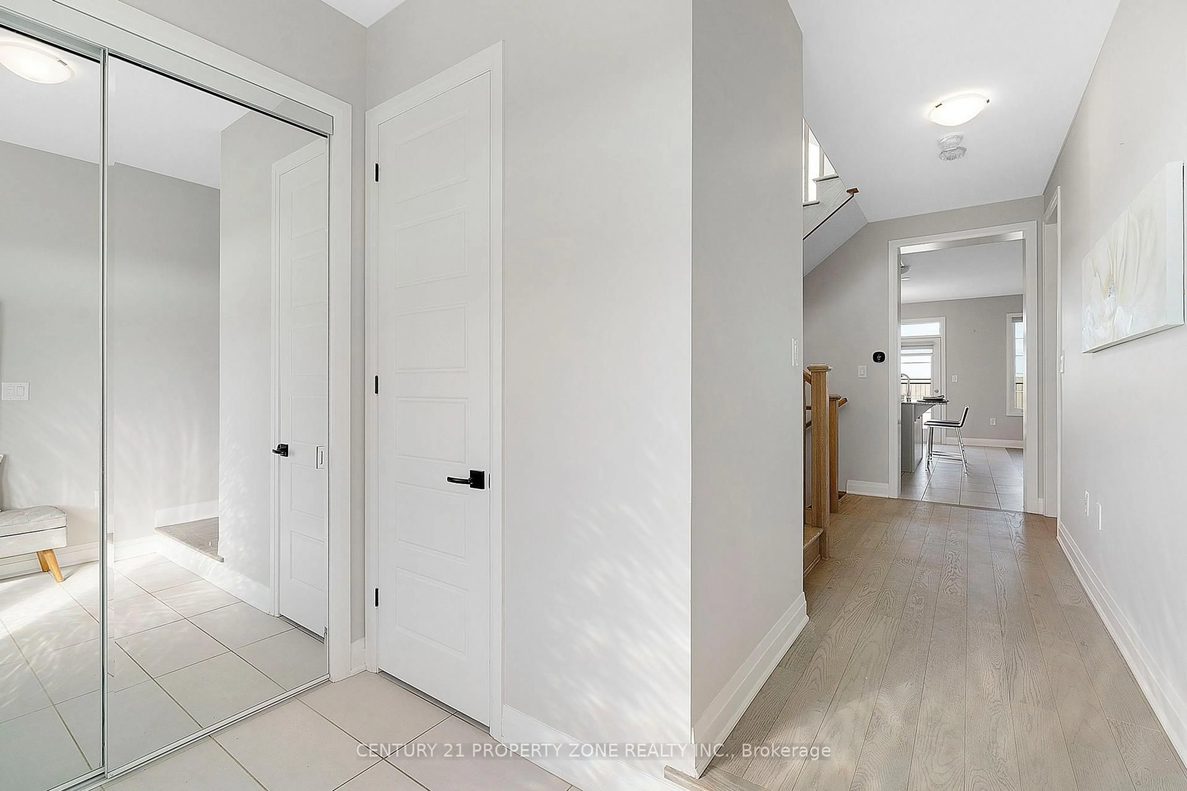 Indoor entryway for 1701 Thames Circ, Milton Ontario L9E 1Y5