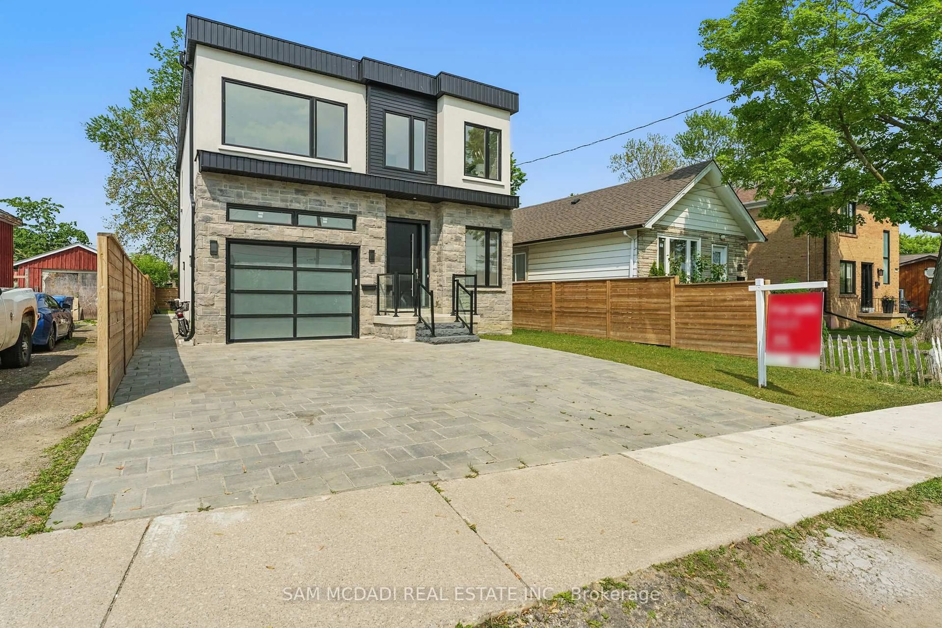 Home with brick exterior material, street for 1037 Meredith Ave, Mississauga Ontario L5E 2C6