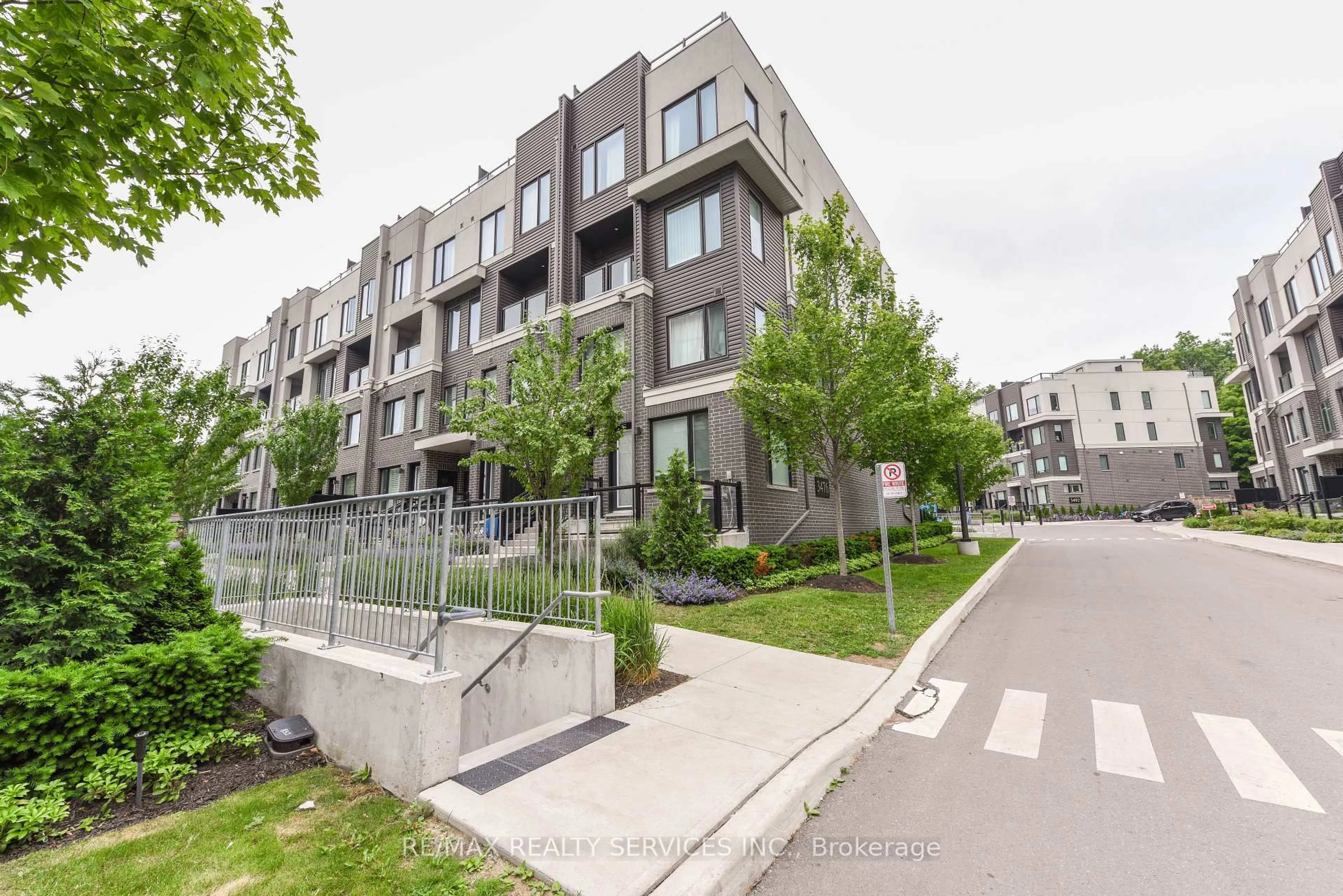 A pic from outside/outdoor area/front of a property/back of a property/a pic from drone, street for 3476 Widdicombe Way #8, Mississauga Ontario L5L 0B8