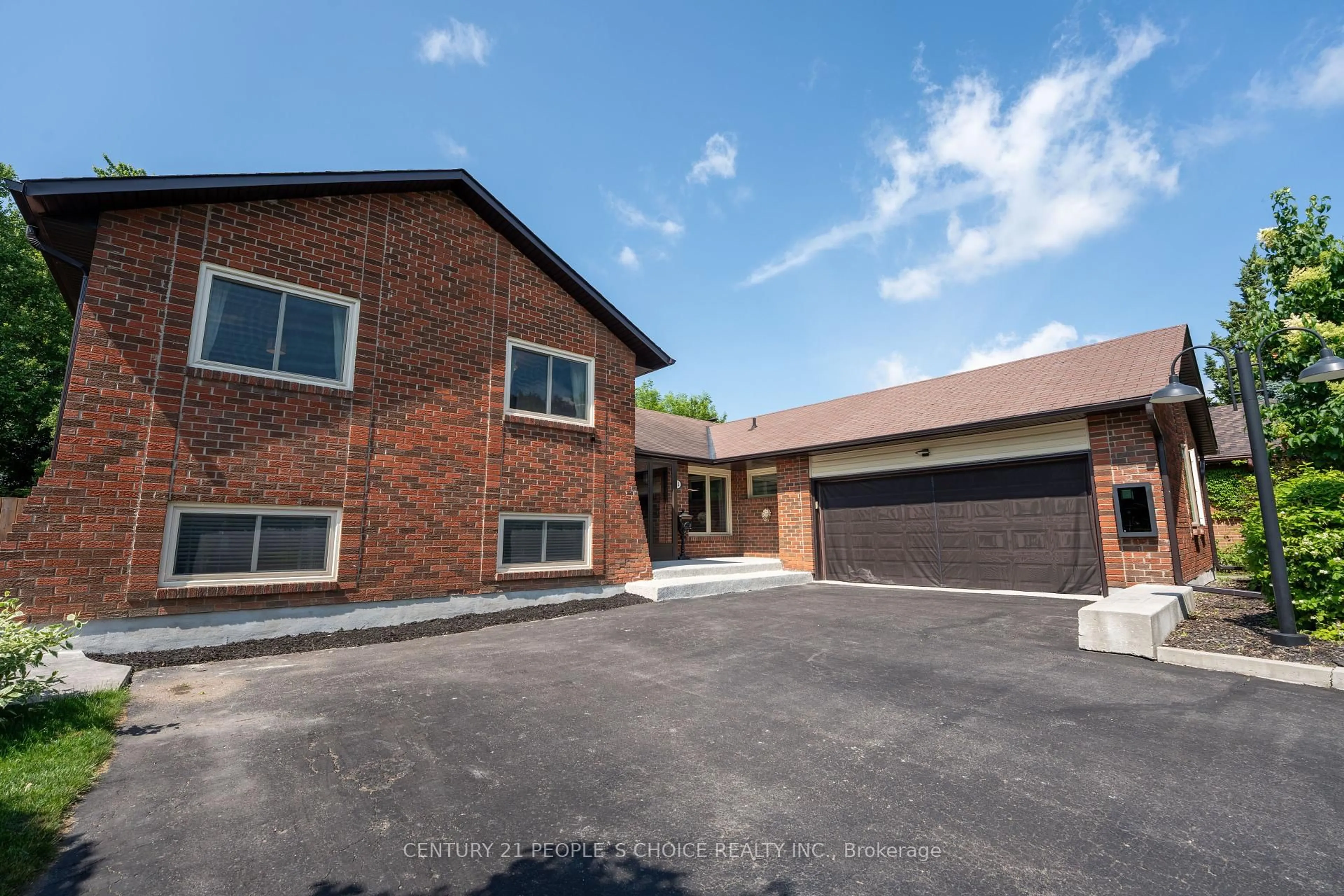 Home with brick exterior material, street for 23 Wadsworth Circ, Brampton Ontario L6Z 1W6