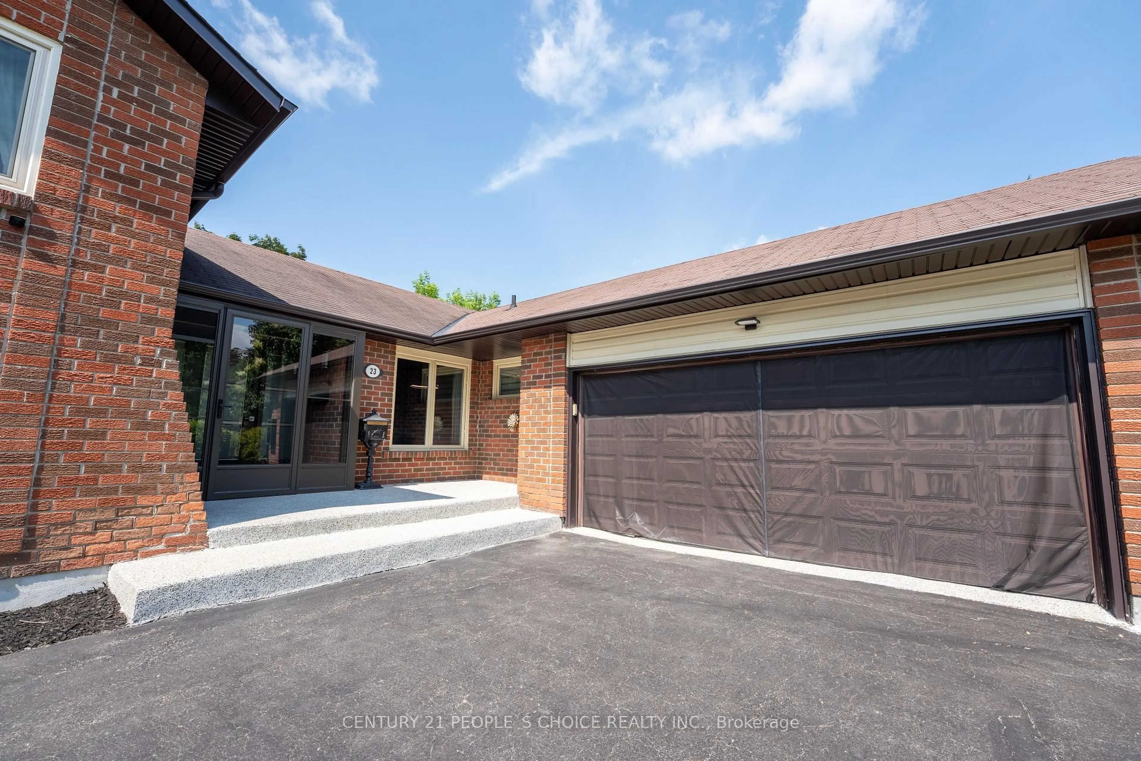 Home with brick exterior material, street for 23 Wadsworth Circ, Brampton Ontario L6Z 1W6