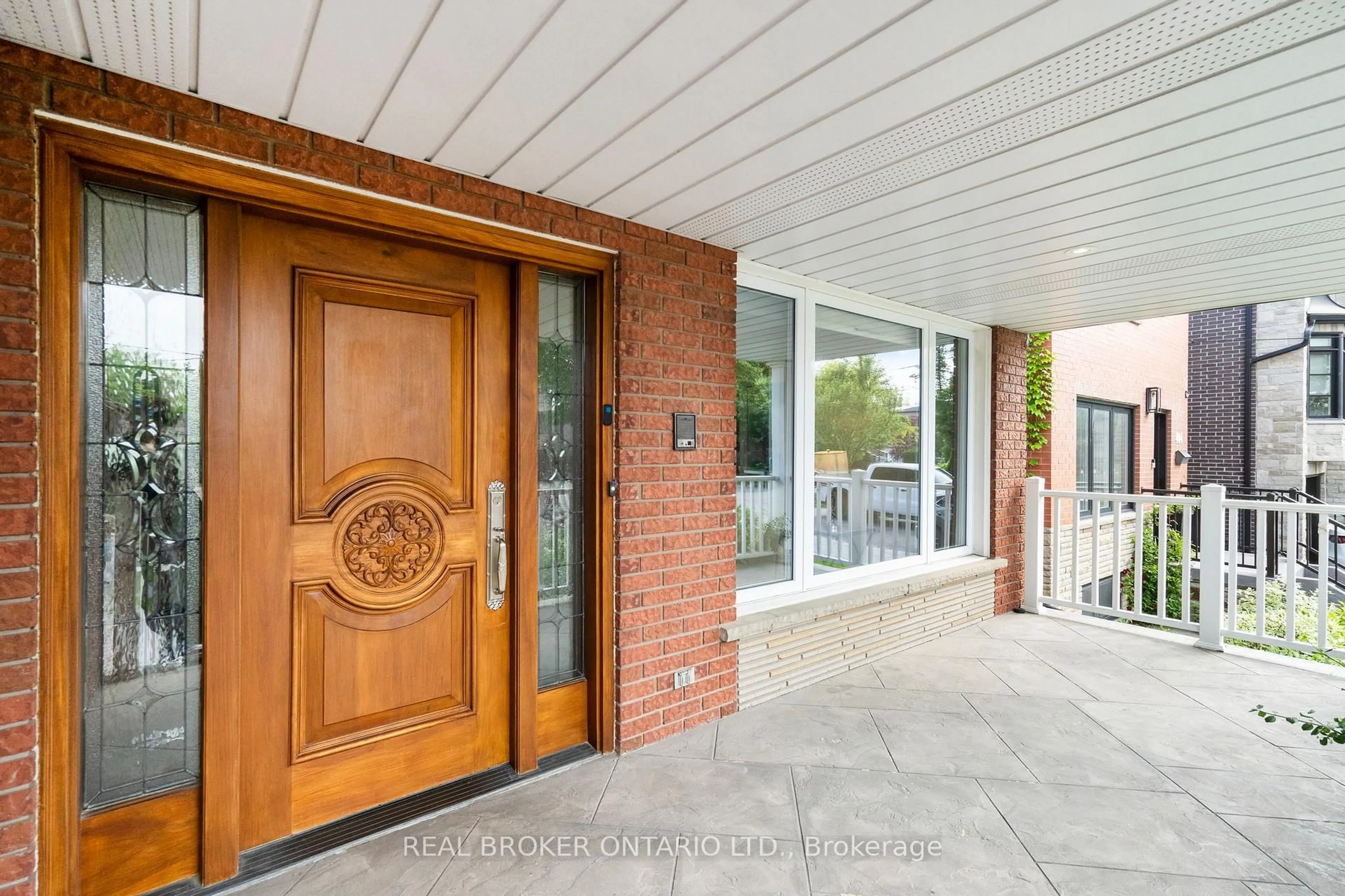 Indoor entryway for 406 Glen Park Ave, Toronto Ontario M6B 2E5