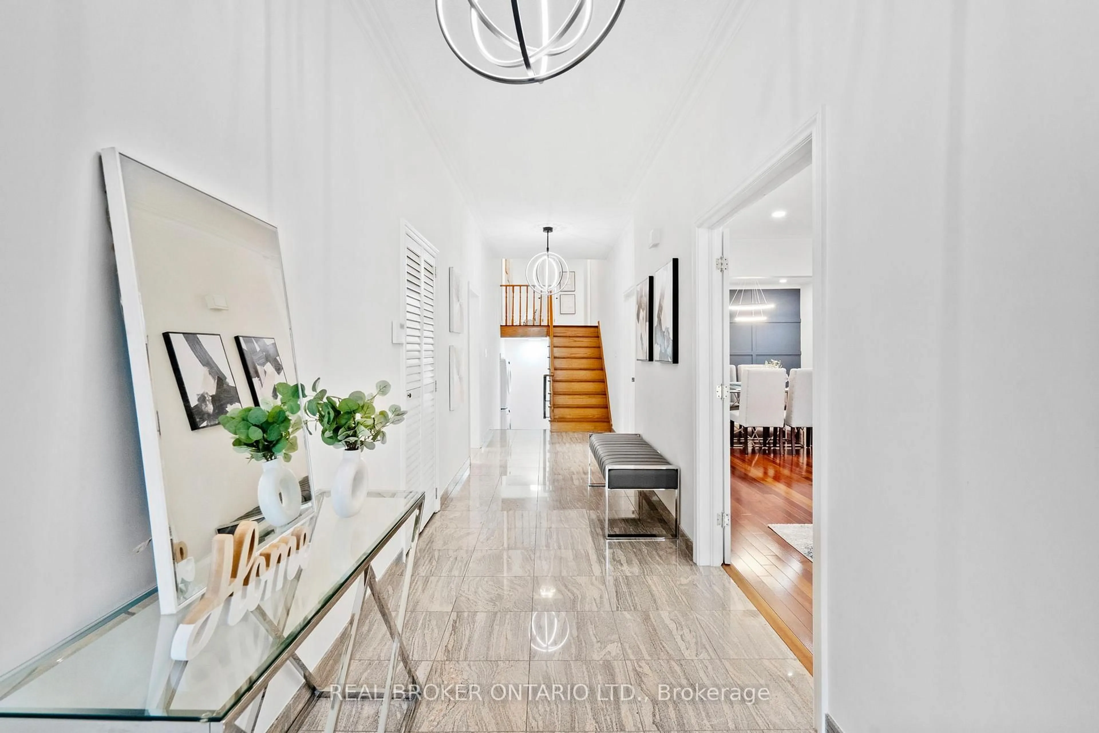 Indoor entryway for 406 Glen Park Ave, Toronto Ontario M6B 2E5
