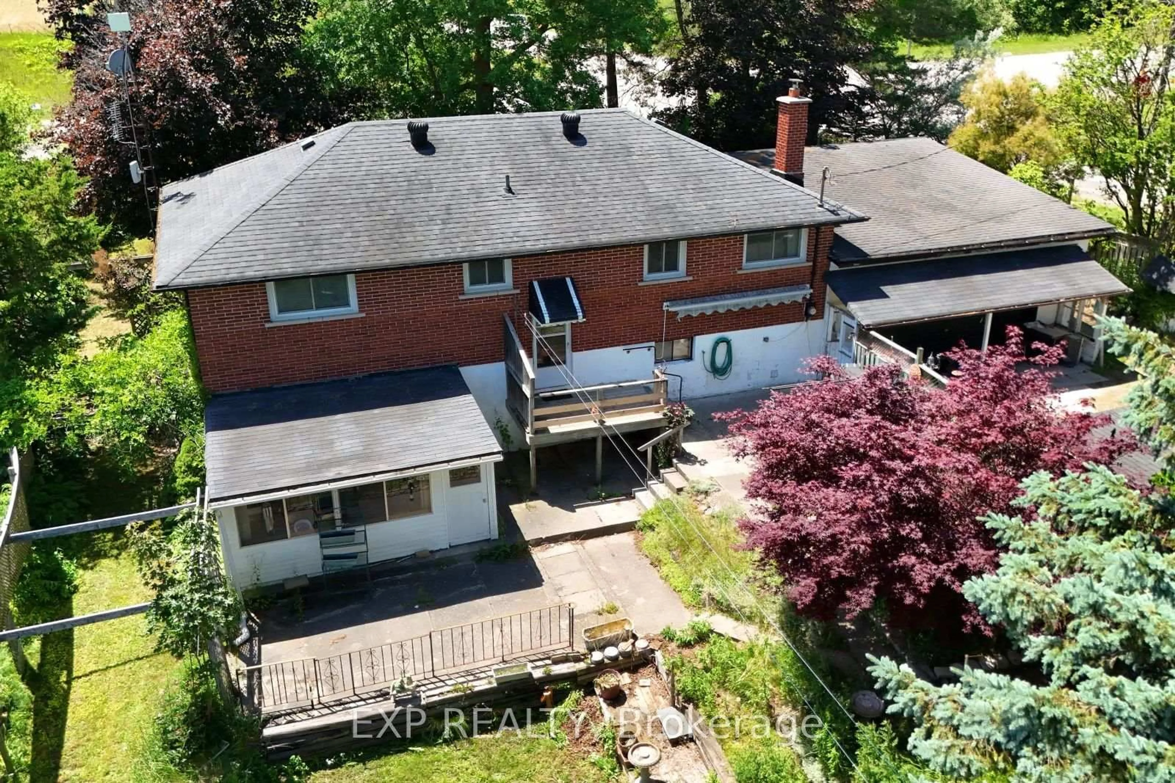 A pic from outside/outdoor area/front of a property/back of a property/a pic from drone, street for 8030 32ND Sdrd, Halton Hills Ontario L7J 2L9