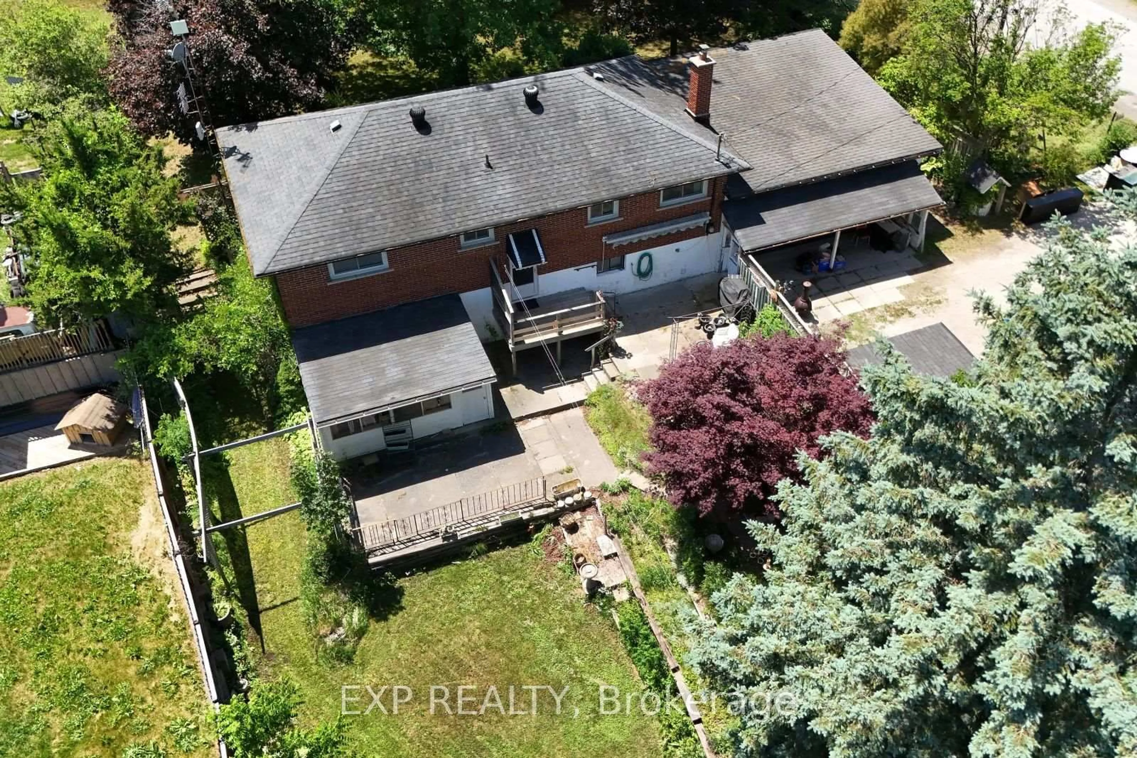 A pic from outside/outdoor area/front of a property/back of a property/a pic from drone, street for 8030 32ND Sdrd, Halton Hills Ontario L7J 2L9