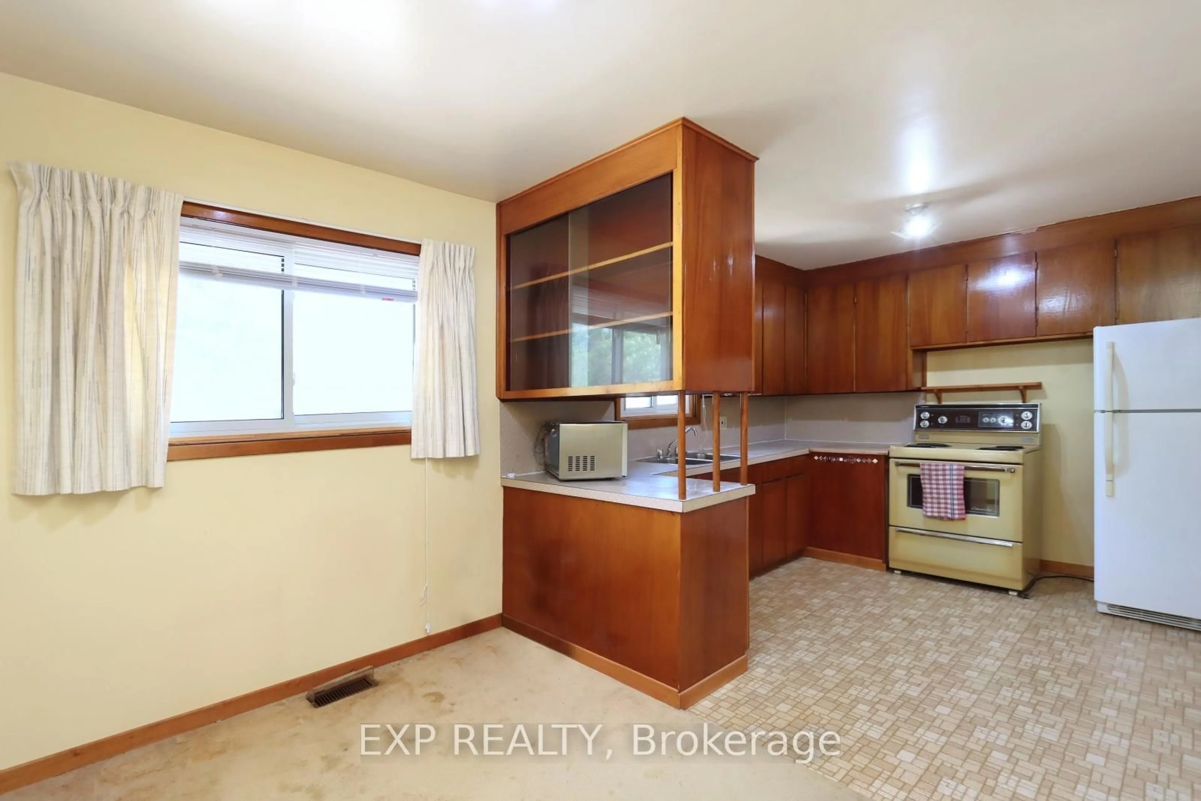 Standard kitchen, unknown for 8030 32ND Sdrd, Halton Hills Ontario L7J 2L9
