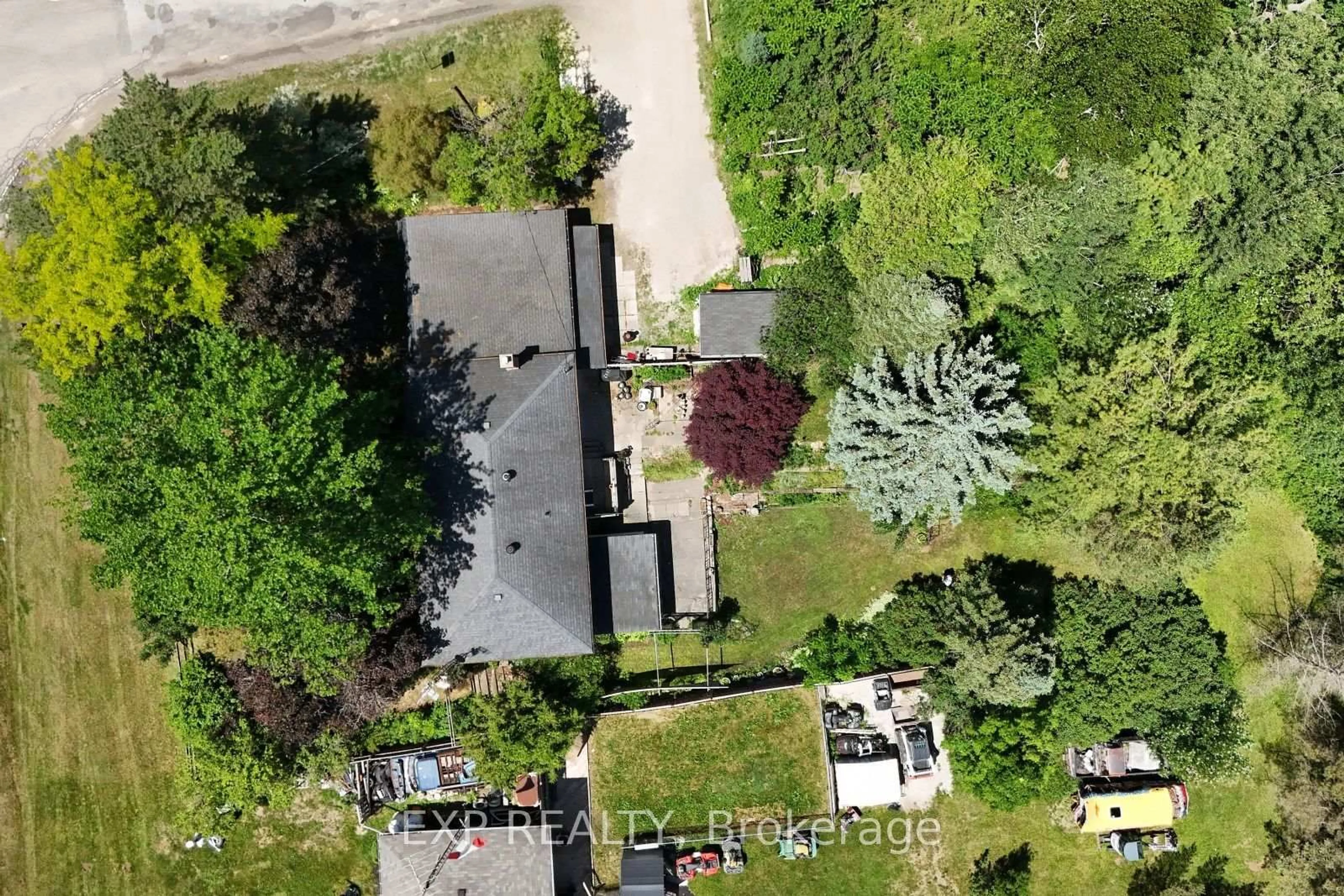 A pic from outside/outdoor area/front of a property/back of a property/a pic from drone, street for 8030 32ND Sdrd, Halton Hills Ontario L7J 2L9