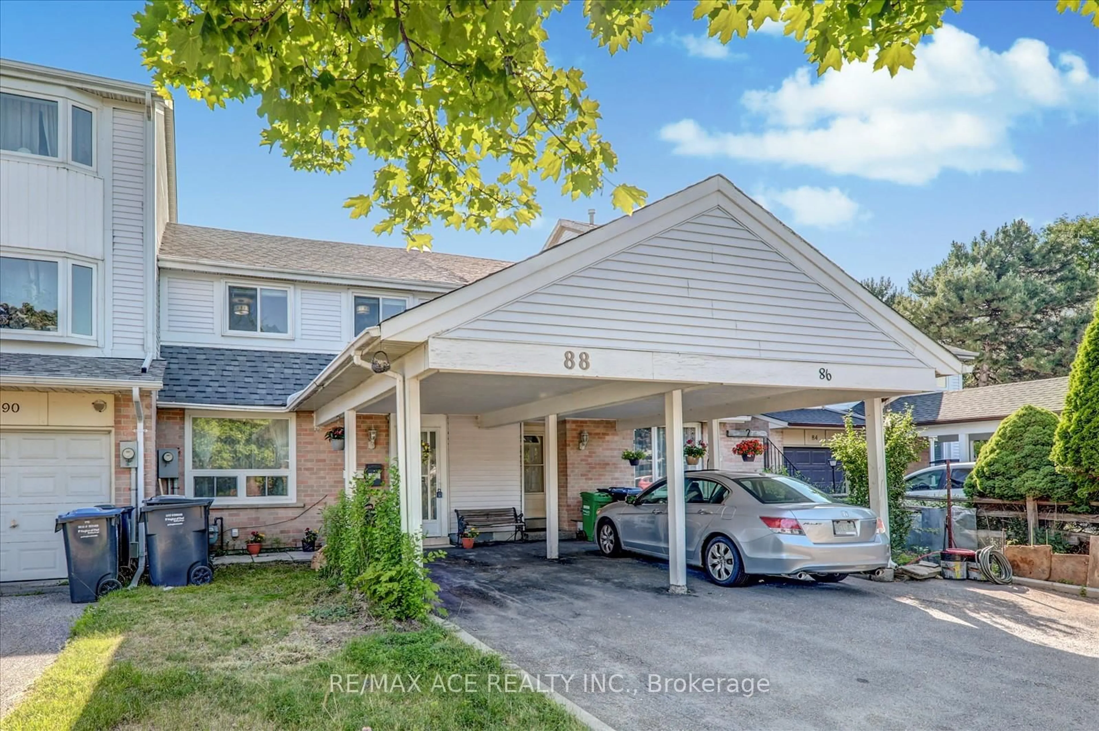 Unknown for 88 Courtleigh Sq, Brampton Ontario L6Z 1J3