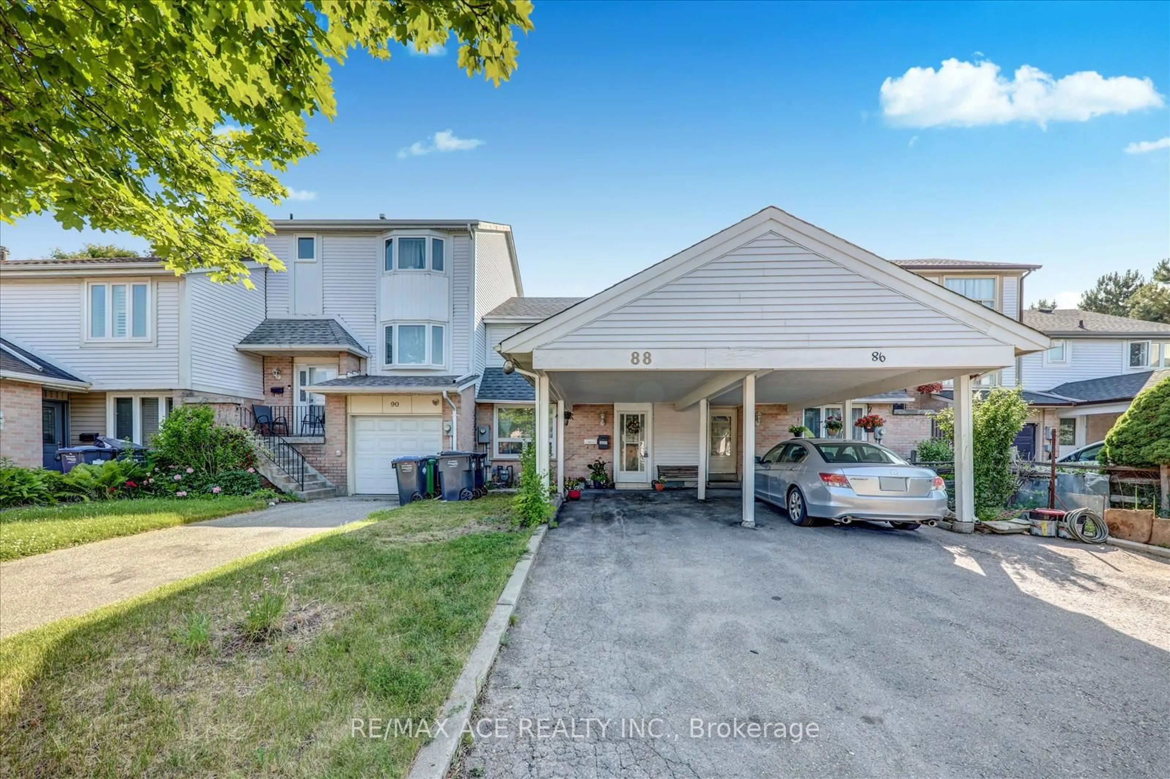 Unknown for 88 Courtleigh Sq, Brampton Ontario L6Z 1J3