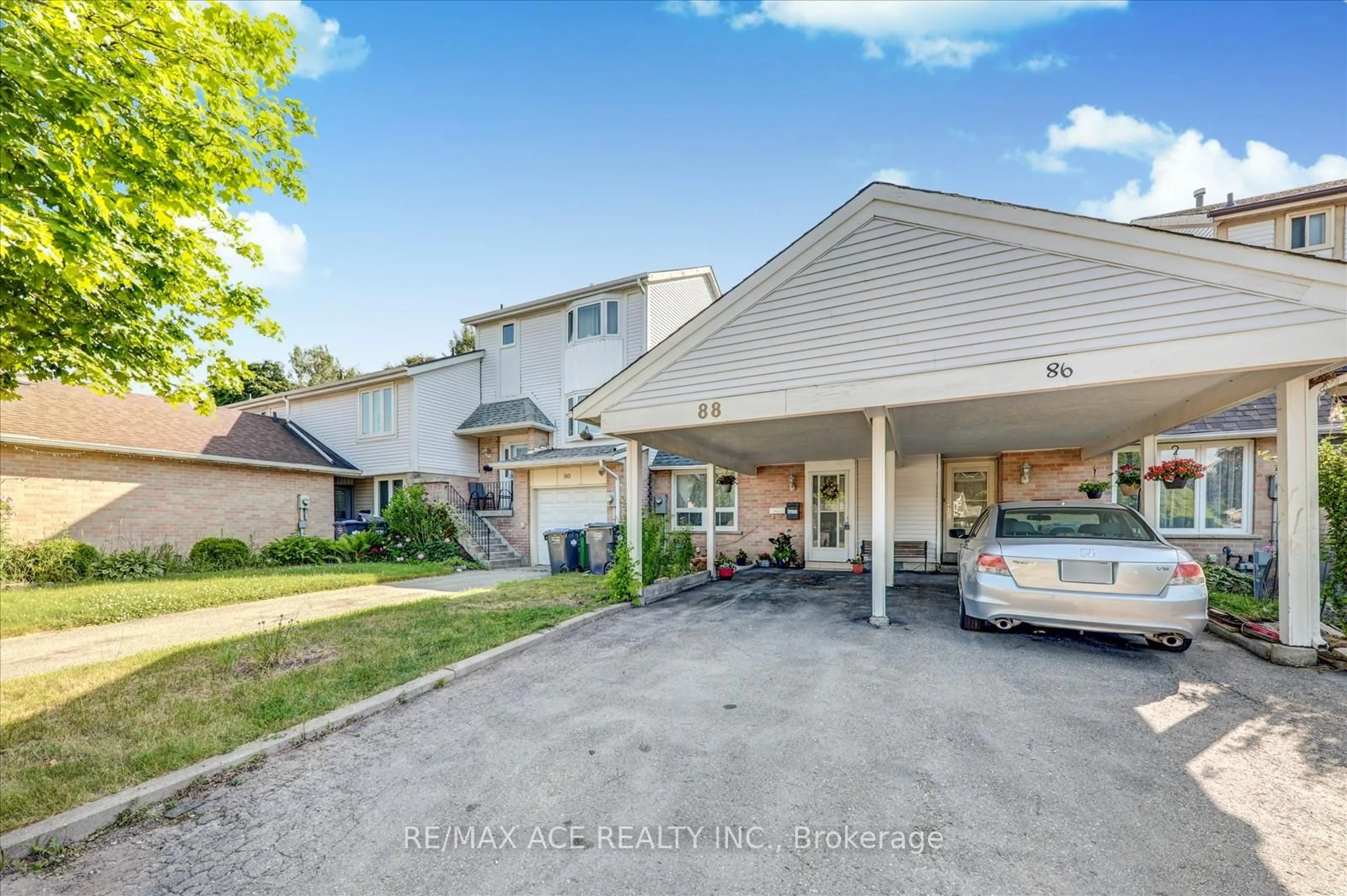 Unknown for 88 Courtleigh Sq, Brampton Ontario L6Z 1J3