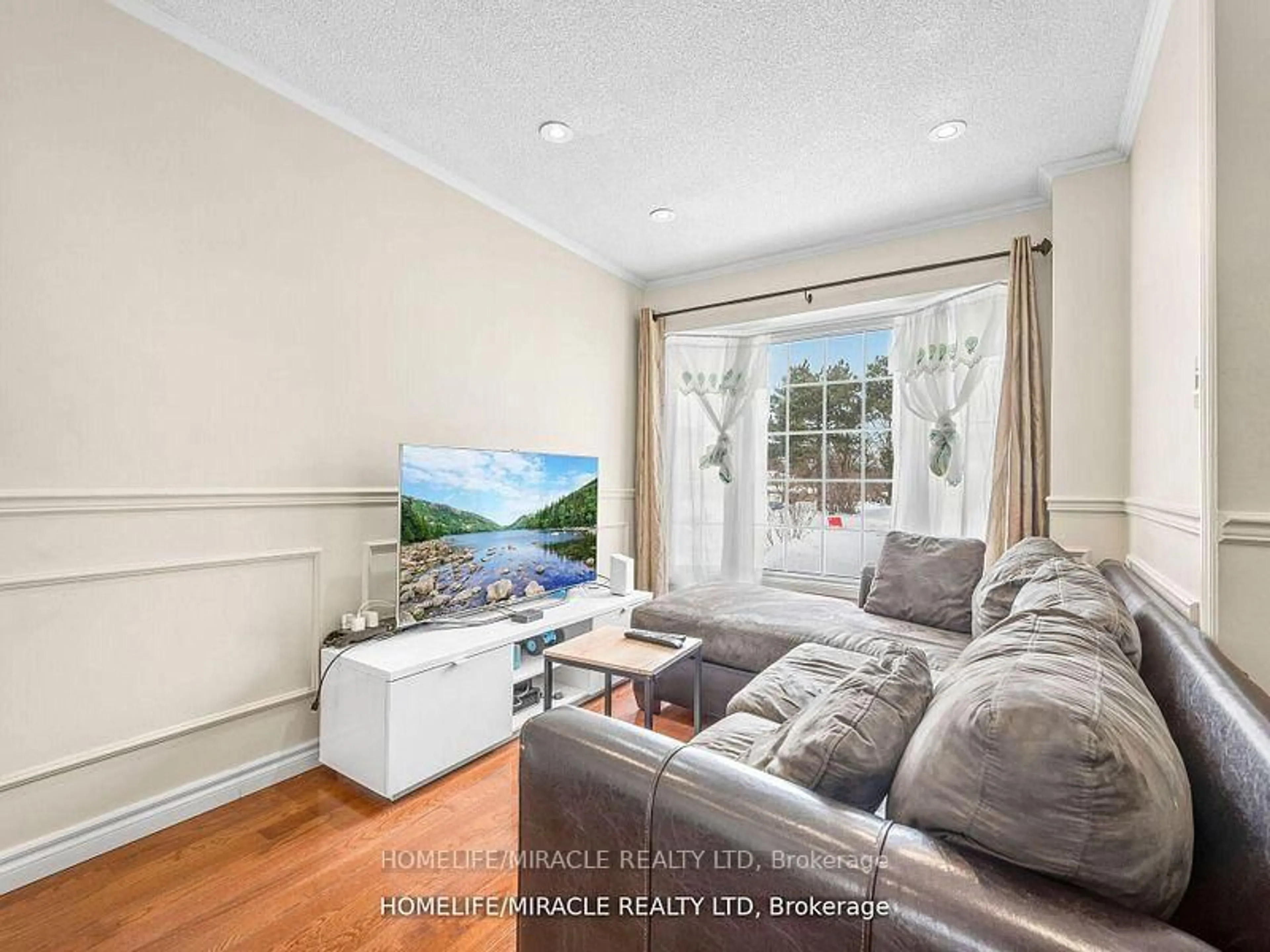Living room with furniture, unknown for 3124 Patrick Cres, Mississauga Ontario L5N 3G5