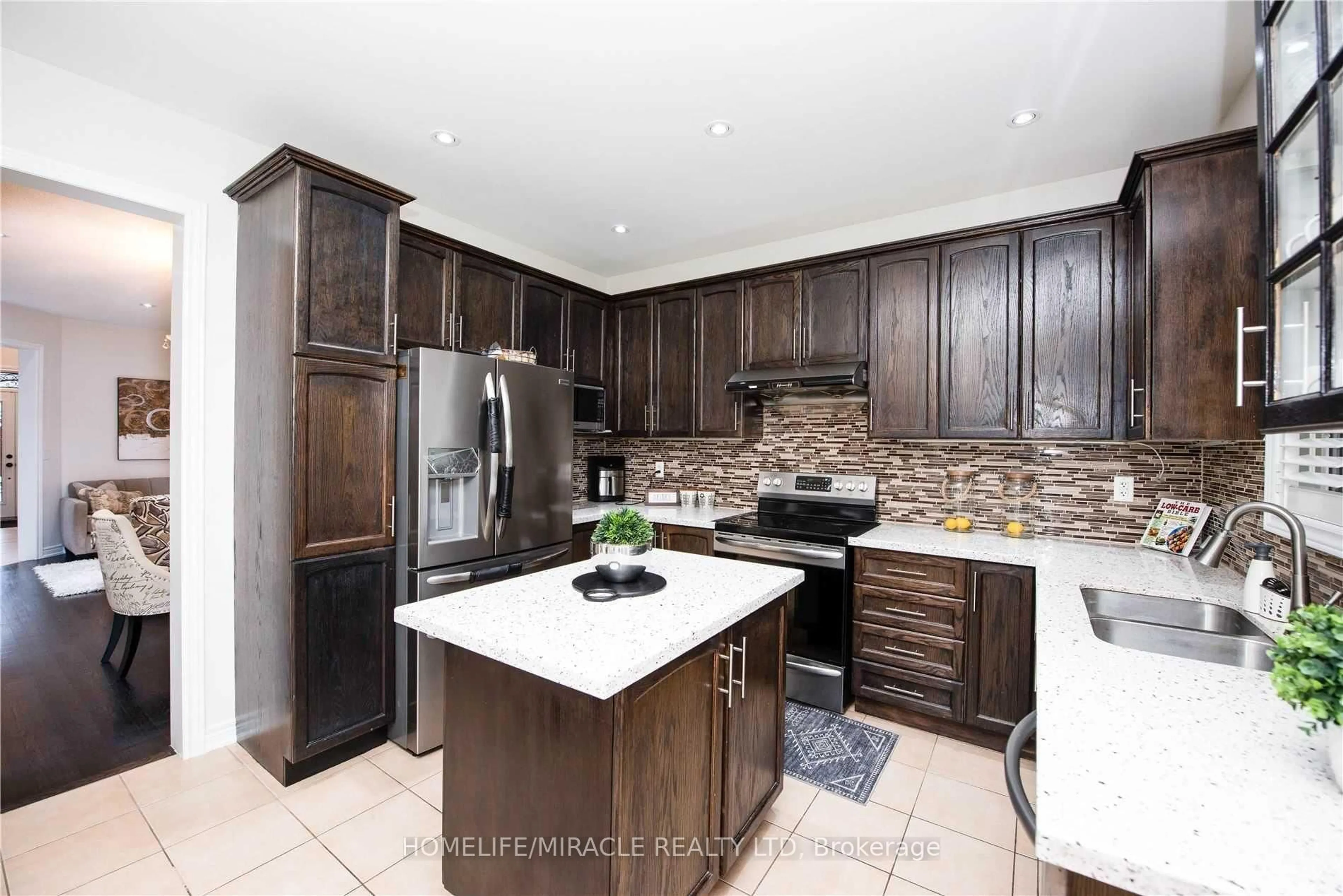 Contemporary kitchen, unknown for 58 Dovehaven Cres. Cres, Brampton Ontario L6P 2N8